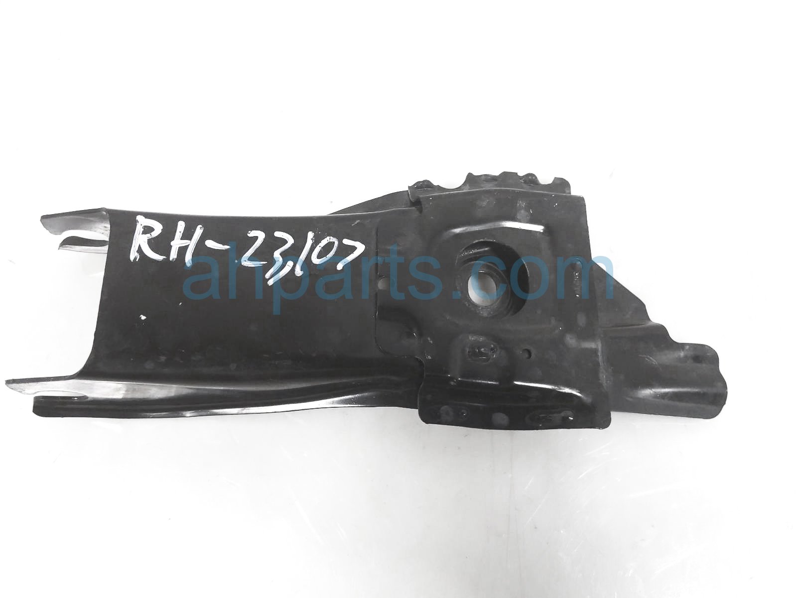 $20 Honda FR/RH SUB FRAME STAY BRACKET $20 Honda FR/RH SUB FRAME STAY BRACKET