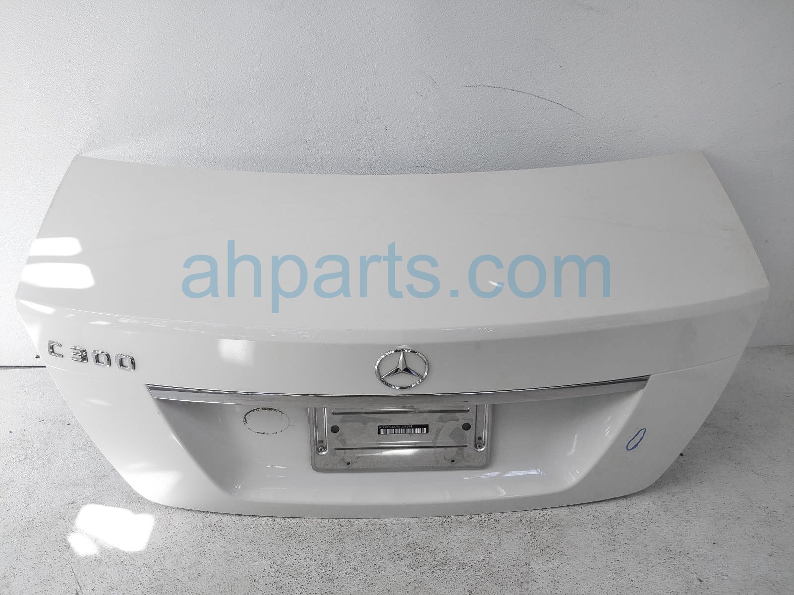 $249 Mercedes TRUNK / DECKLID - WHITE $249 Mercedes TRUNK / DECKLID - WHITE