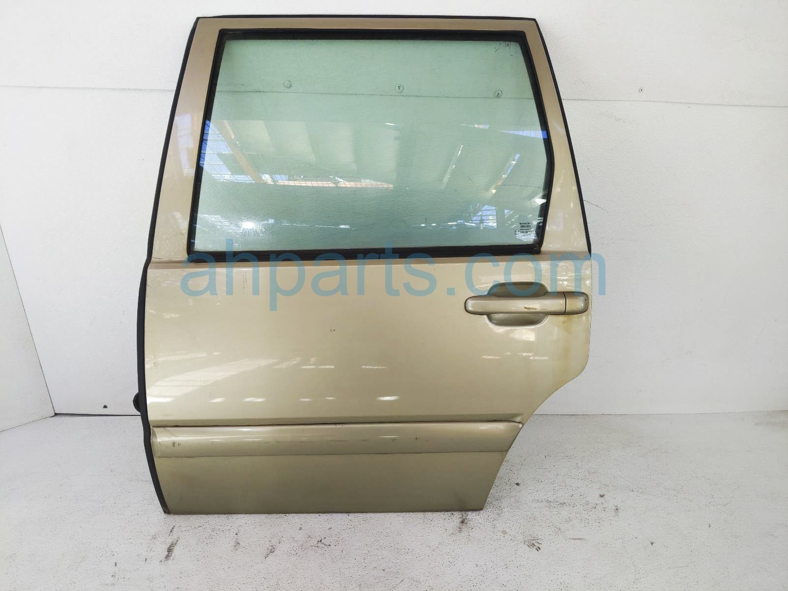 $100 Volvo RR/LH DOOR - GOLD - NO INSIDE TRIM $100 Volvo RR/LH DOOR - GOLD - NO INSIDE TRIM