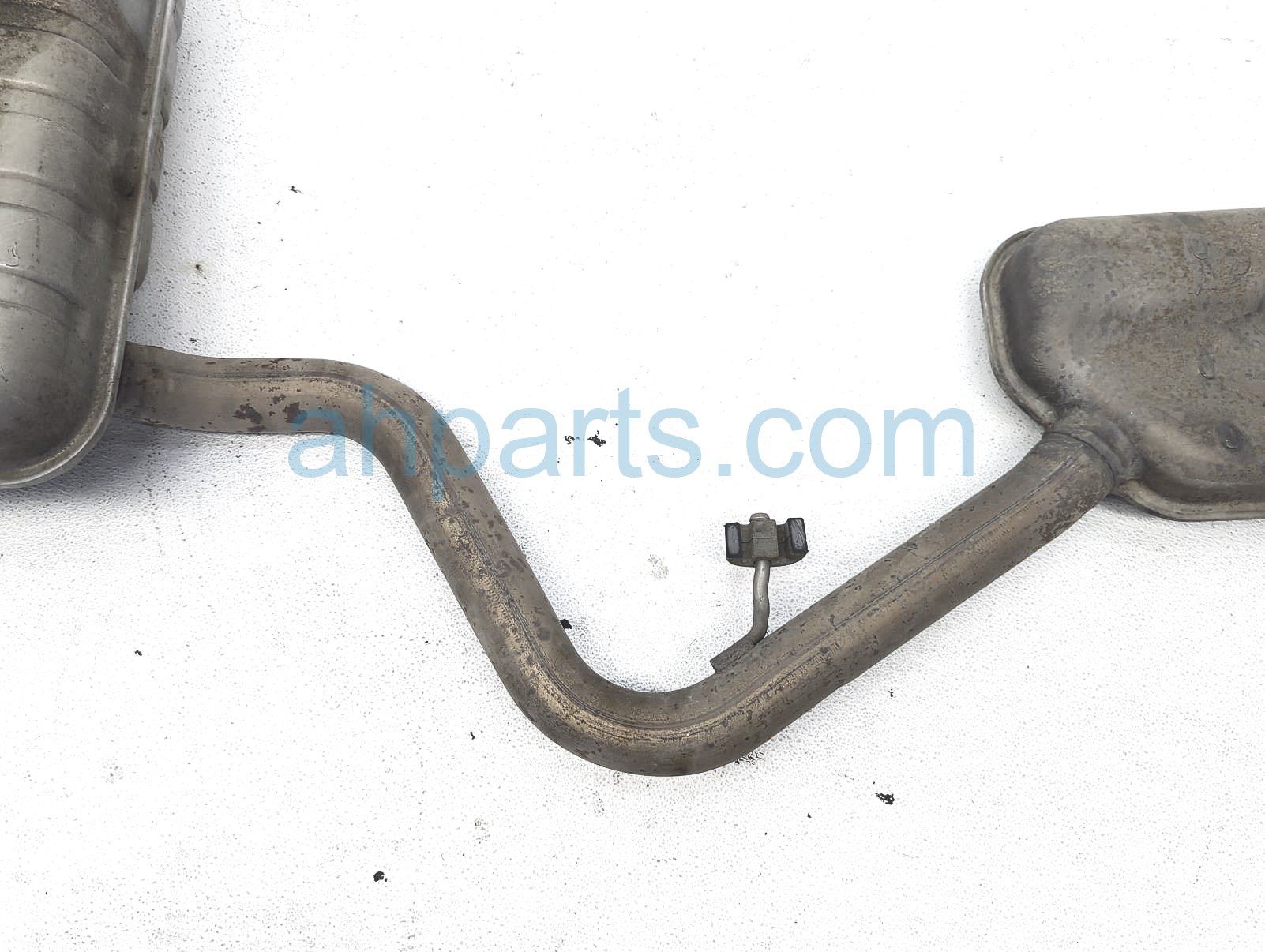 Sold 2013 Volkswagen Tiguan Exhaust Muffler W/ Pipe 5N0-253-609-AQ,