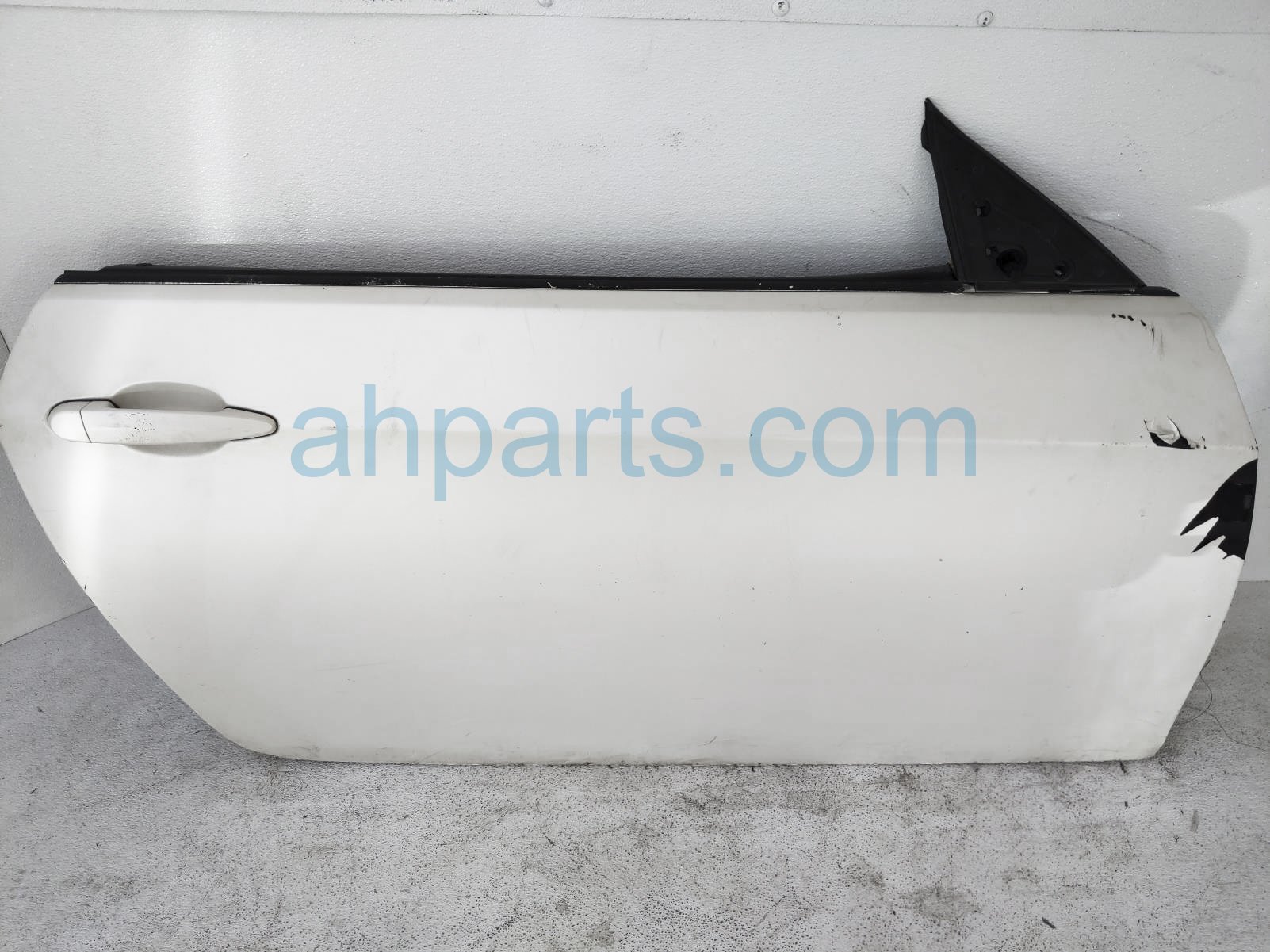 $150 BMW RH DOOR - BLACK/WHITE - NOTES $150 BMW RH DOOR - BLACK/WHITE - NOTES