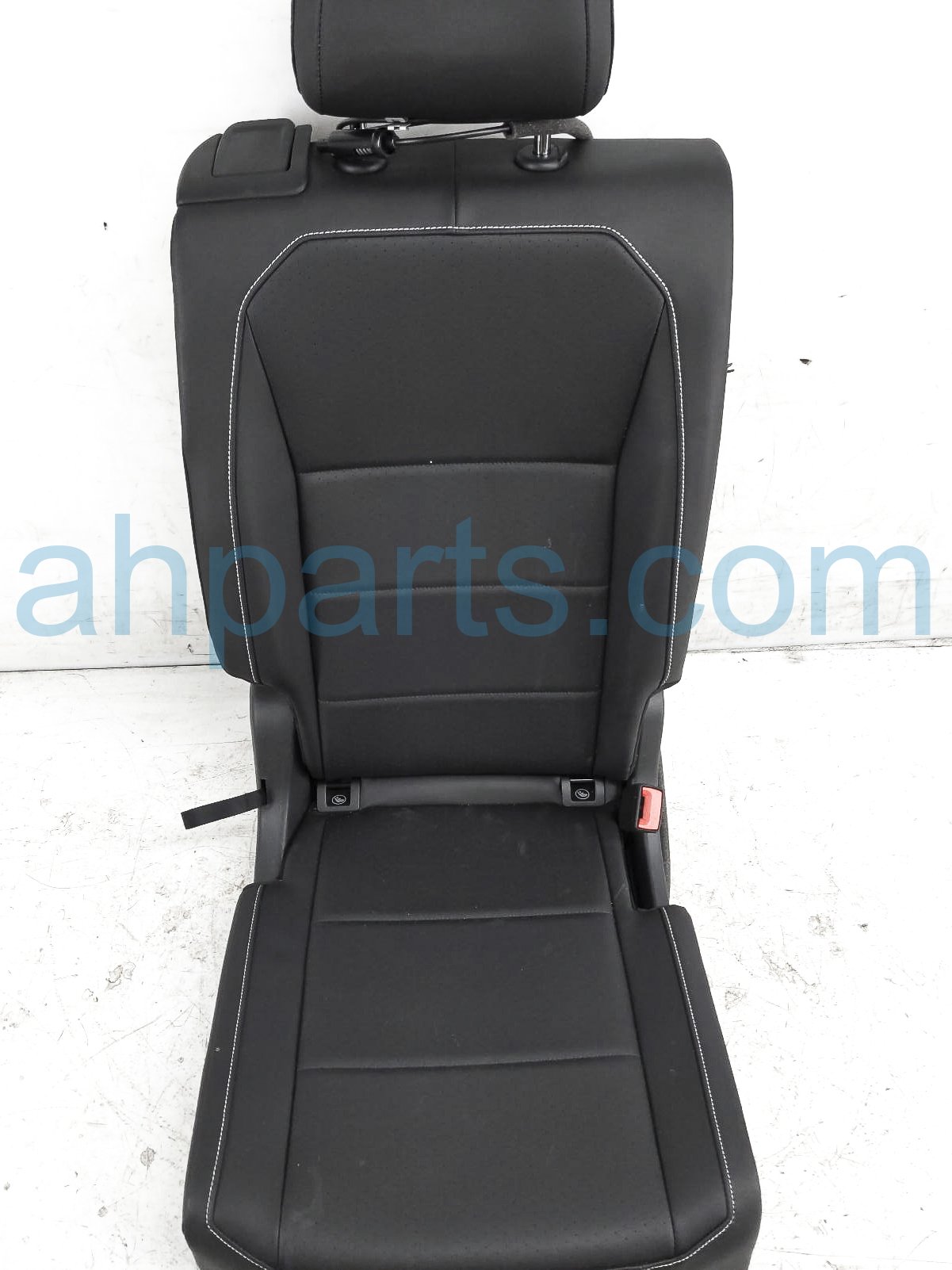 $200 Volkswagen 2ND ROW RH SIDE SEAT - BLACK $200 Volkswagen 2ND ROW RH SIDE SEAT - BLACK