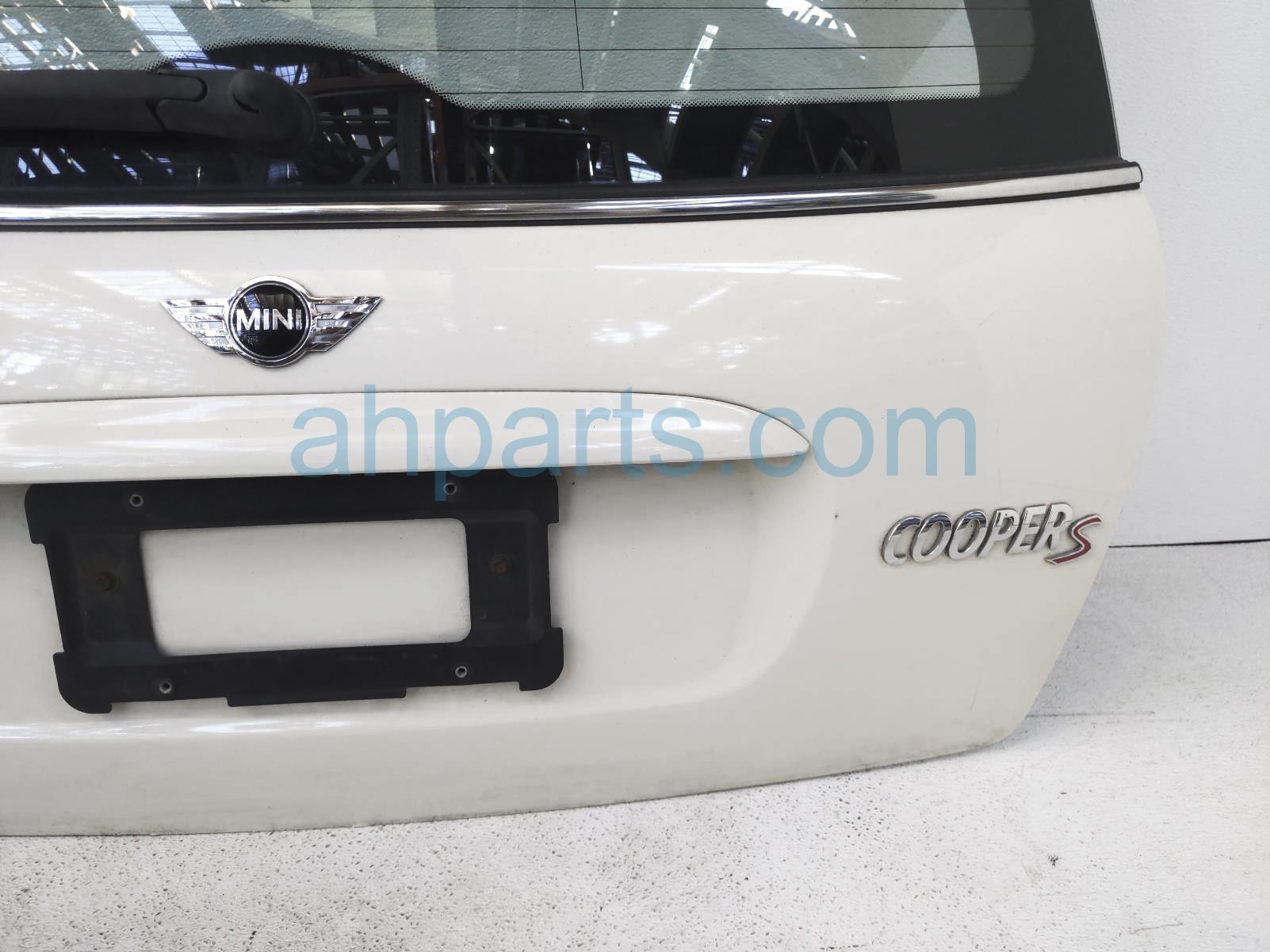 $149 BMW LIFT/TAIL GATE - WHITE $149 BMW LIFT/TAIL GATE - WHITE