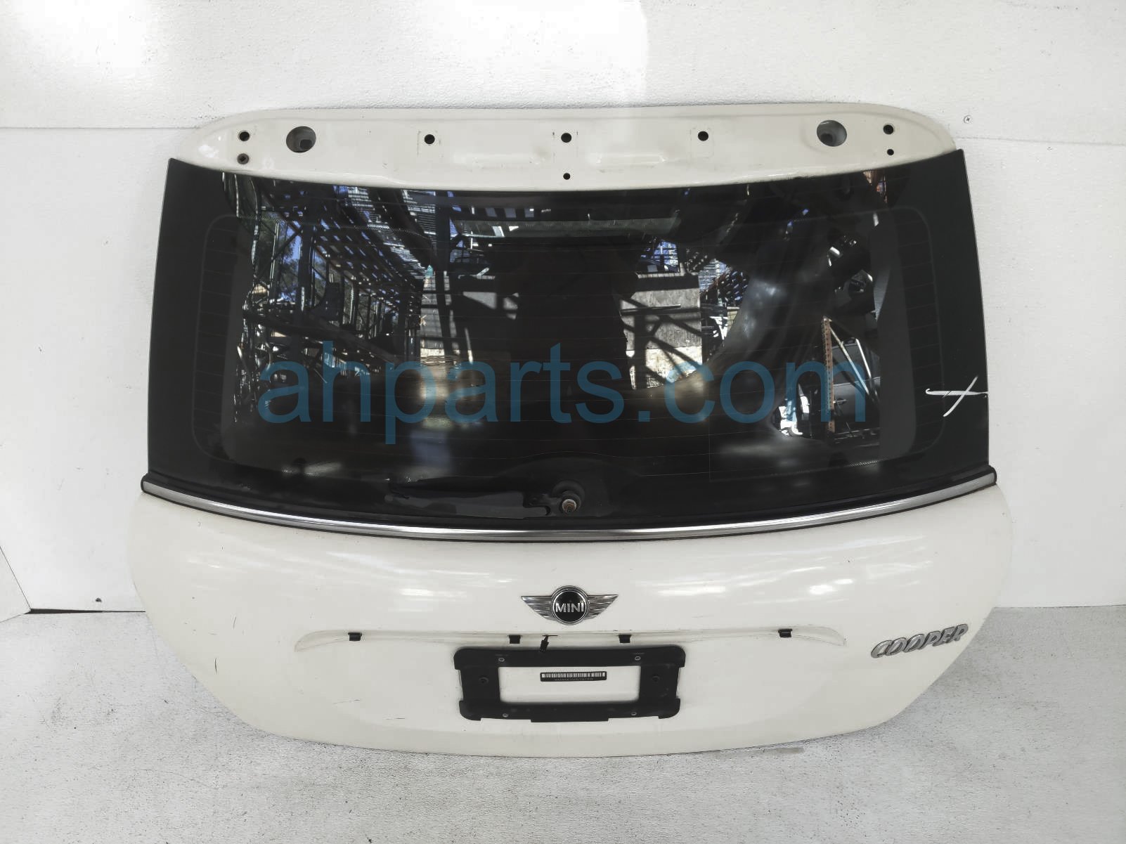 $180 BMW LIFT/TAIL GATE - WHITE $180 BMW LIFT/TAIL GATE - WHITE