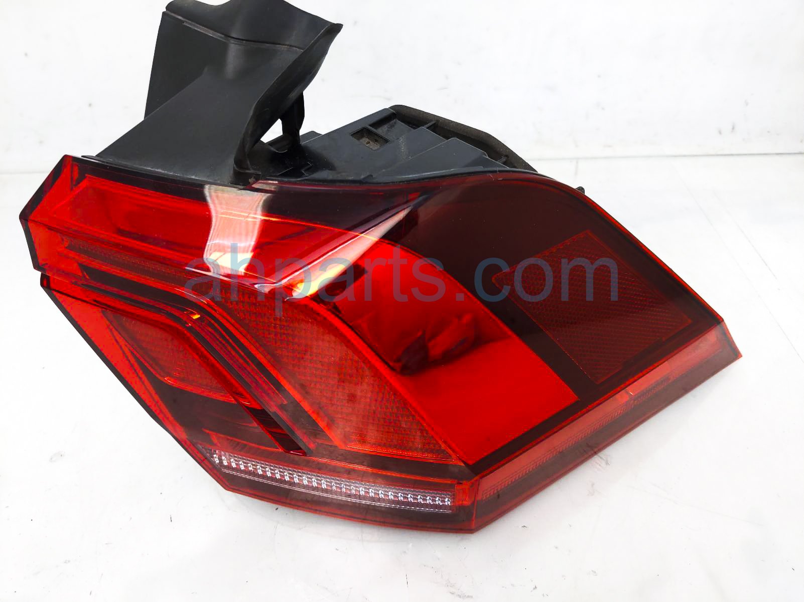 $120 Volkswagen RH TAIL LAMP (ON BODY) $120 Volkswagen RH TAIL LAMP (ON BODY)