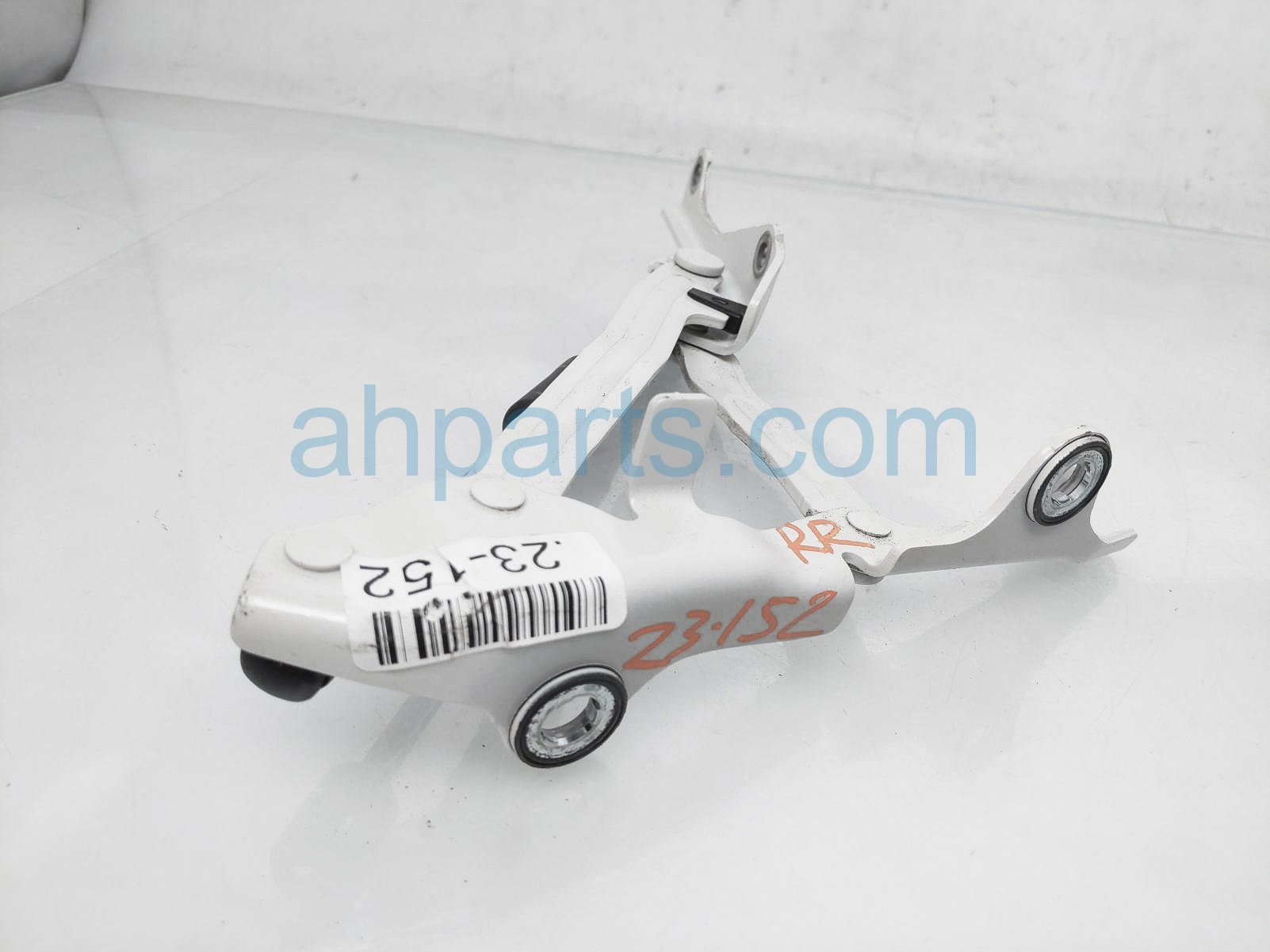 $25 Subaru RR/RH TAILGATE HINGE W/STRUT - WHITE $25 Subaru RR/RH TAILGATE HINGE W/STRUT - WHITE