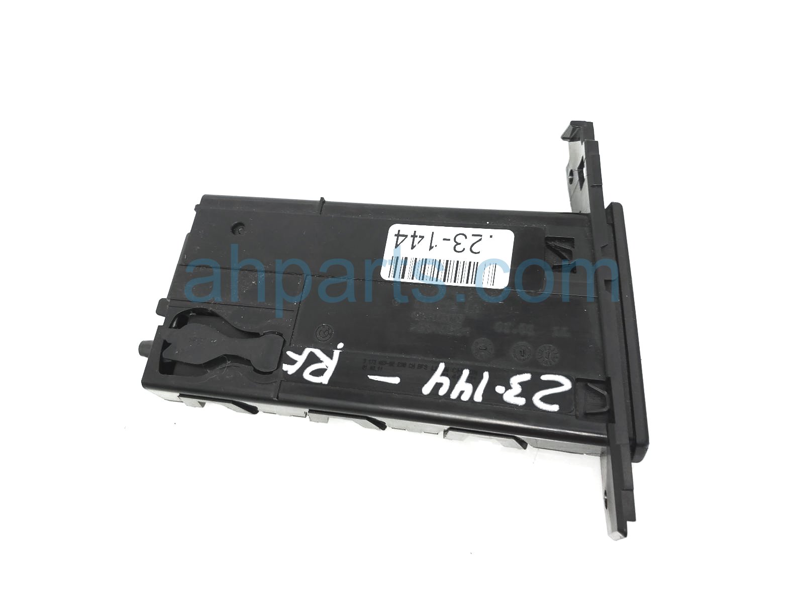 $19 BMW RH PASSENGER CUP HOLDER ASSY $19 BMW RH PASSENGER CUP HOLDER ASSY