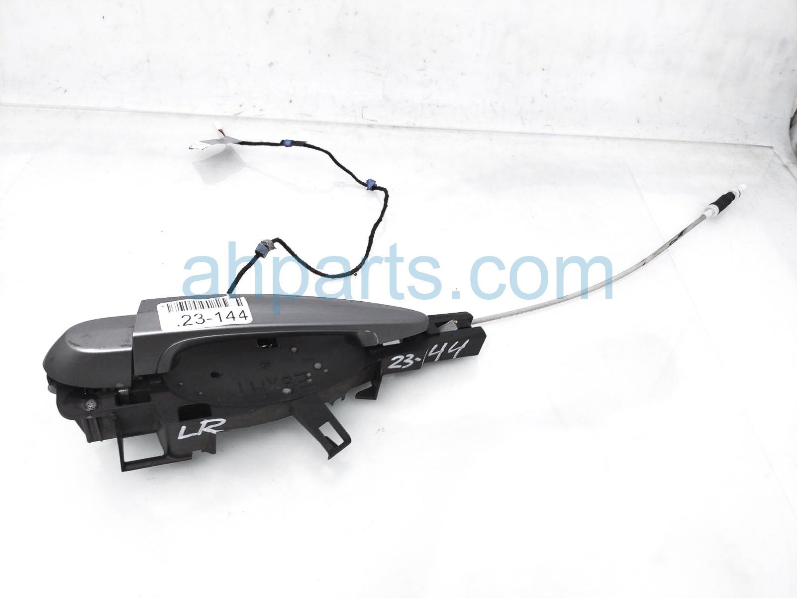 $40 BMW RR/LH OUTER HANDLE ASSY - GREY $40 BMW RR/LH OUTER HANDLE ASSY - GREY