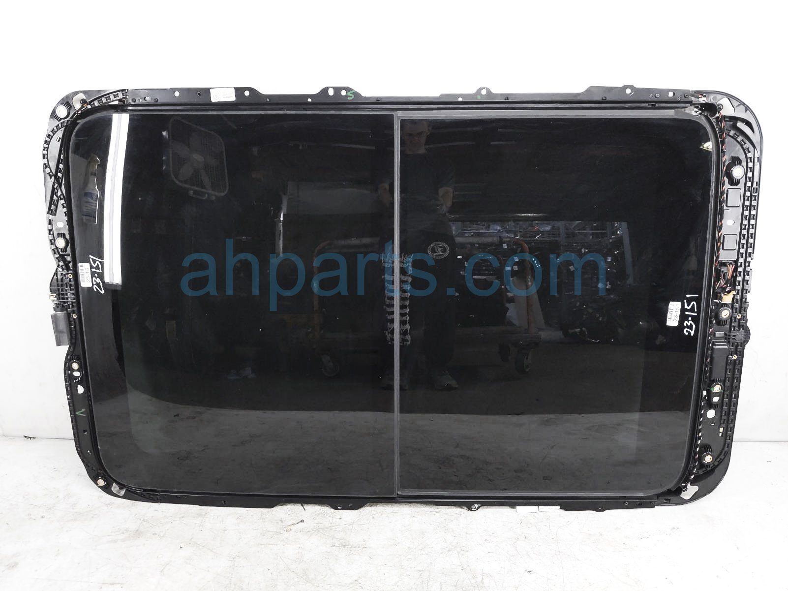 $400 Volkswagen FRONT/REAR SUNROOF ASSY $400 Volkswagen FRONT/REAR SUNROOF ASSY