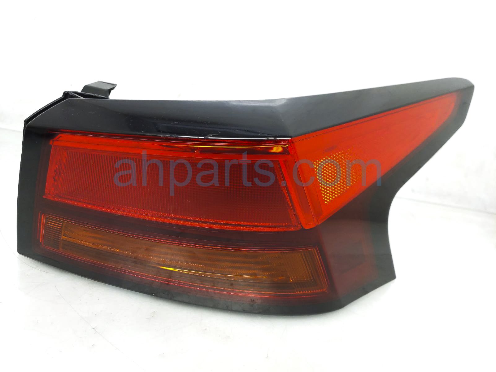 $115 Nissan RH QUARTER TAIL LIGHT - ( ON BODY ) $115 Nissan RH QUARTER TAIL LIGHT - ( ON BODY )