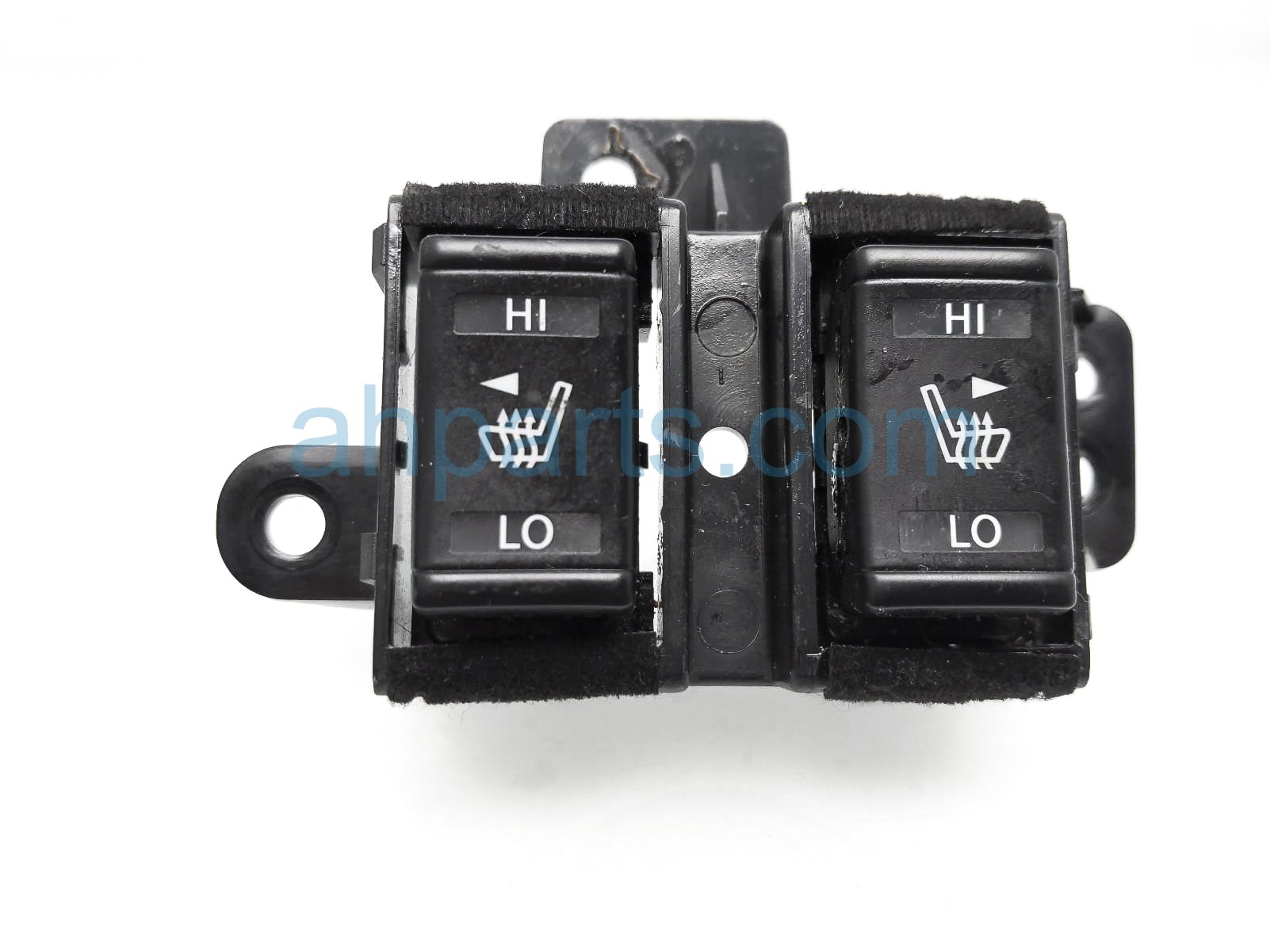 $40 Nissan SEAT HEATING SWITCHES - CONSOLE MTD $40 Nissan SEAT HEATING SWITCHES - CONSOLE MTD