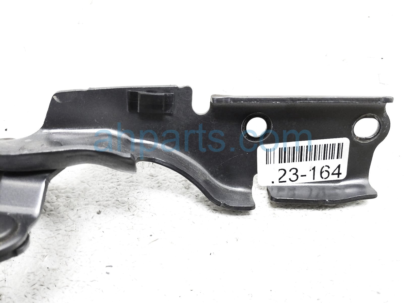 thumbnail interactive-video image 1 of Driver Left Side Hood Hinge For Lexus IS Sedan – IS300 IS350 IS200t IS250 (2014-2020) – Evan-Fischer 1 of 3