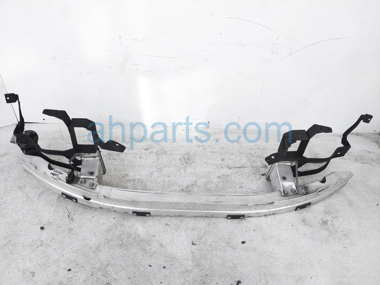 $90 BMW FRONT BUMPER REINFORCEMENT BAR $90 BMW FRONT BUMPER REINFORCEMENT BAR