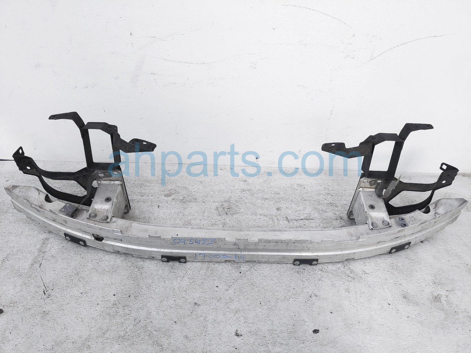 $90 BMW FRONT BUMPER REINFORCEMENT BAR -SLV $90 BMW FRONT BUMPER REINFORCEMENT BAR -SLV