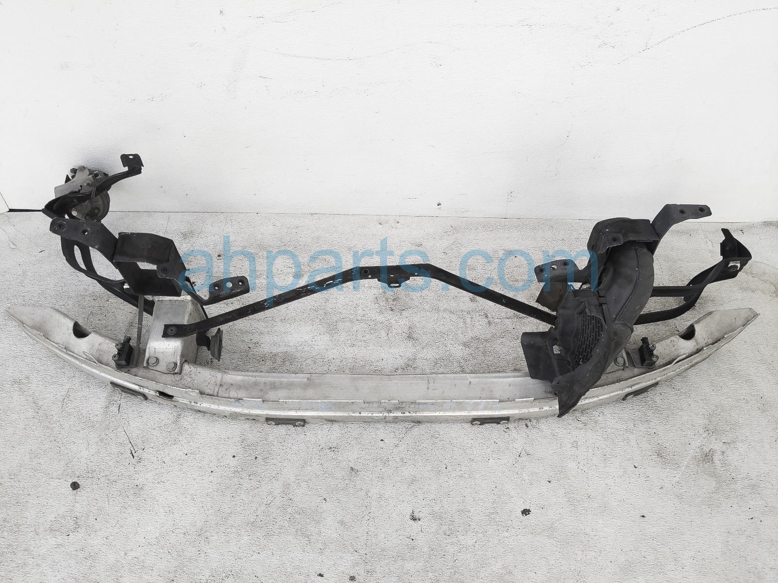 $90 BMW FRONT BUMPER REINFORCEMENT BAR - SLV $90 BMW FRONT BUMPER REINFORCEMENT BAR - SLV