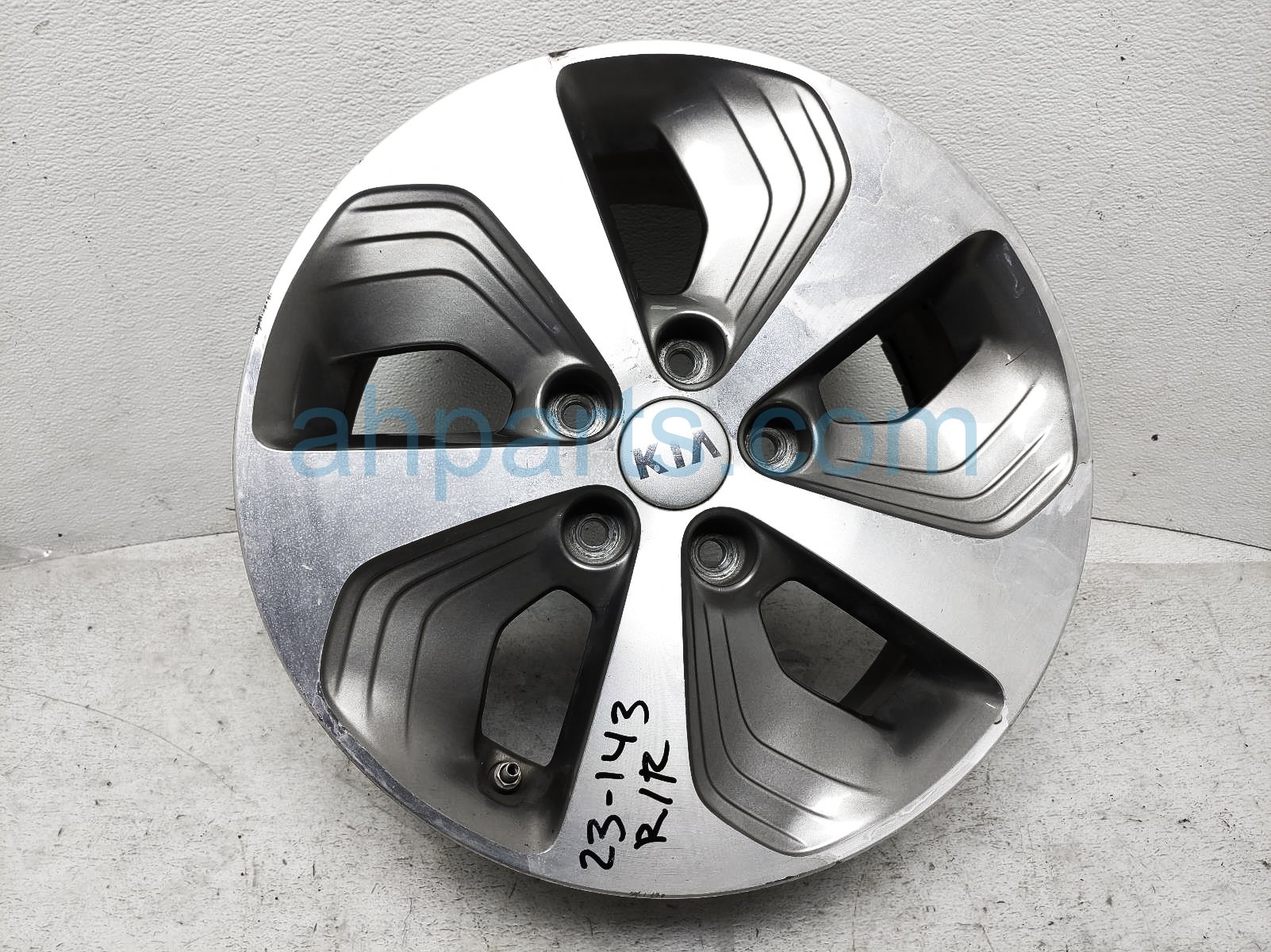 $75 Kia RR/RH WHEEL/RIM 17' $75 Kia RR/RH WHEEL/RIM 17'