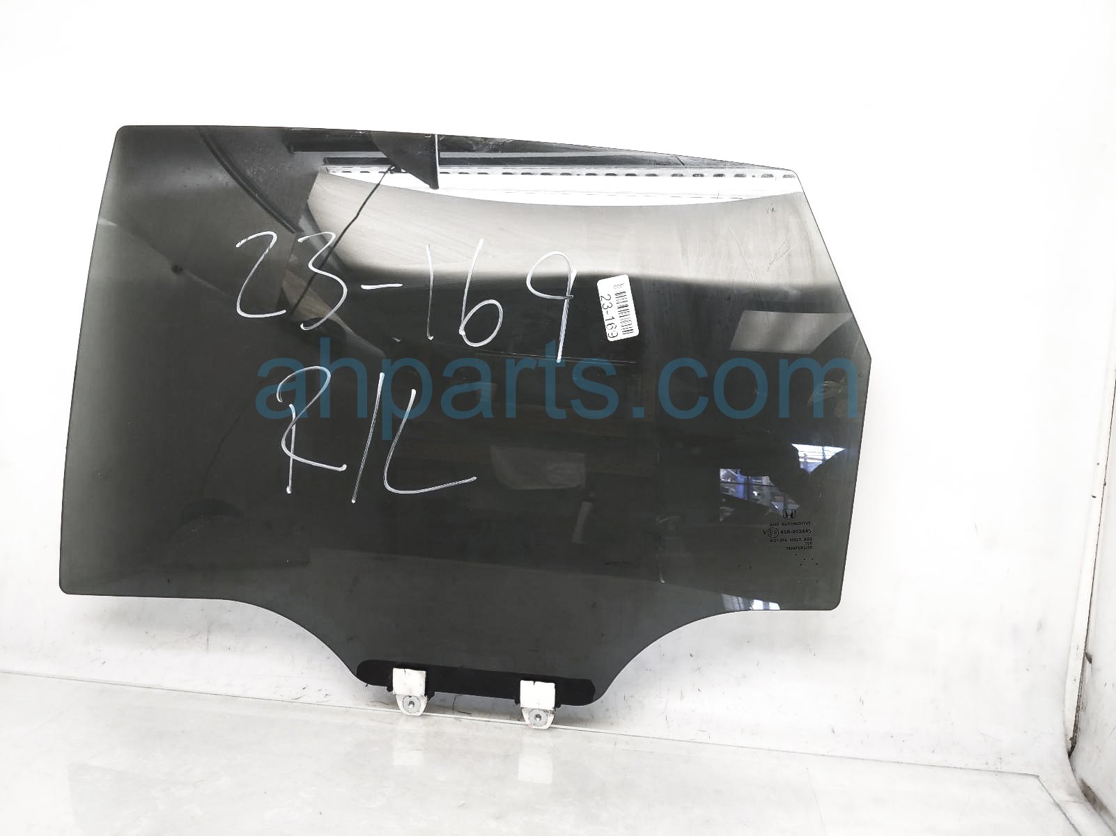 $64 Honda RR/LH DOOR WINDOW GLASS TINTED $64 Honda RR/LH DOOR WINDOW GLASS TINTED