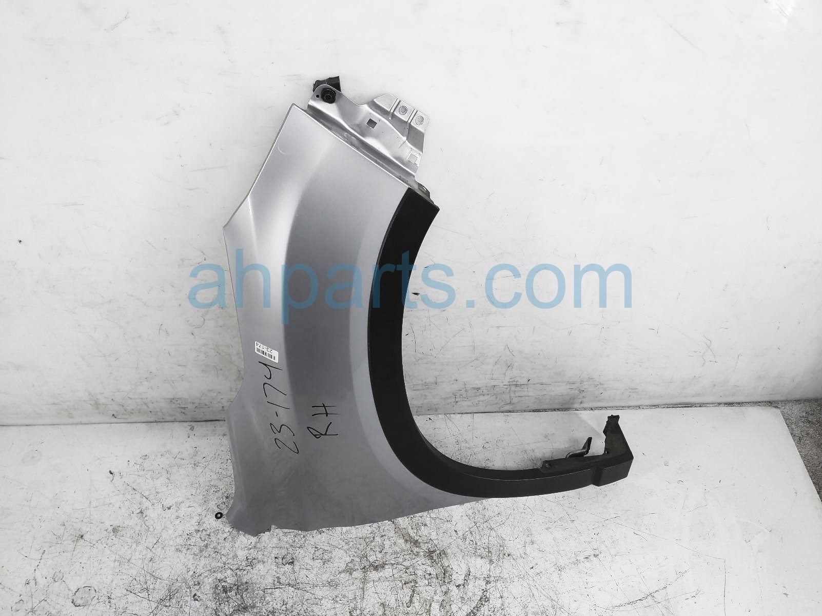 $225 Subaru RH FENDER - SILVER $225 Subaru RH FENDER - SILVER