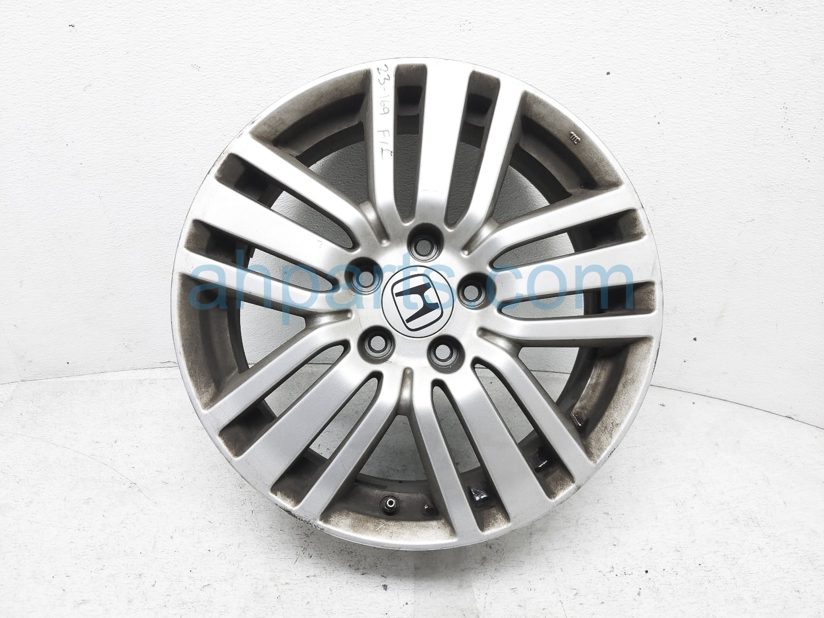 $85 Honda FR/LH WHEEL / RIM -SLIGHT CURB RASH* $85 Honda FR/LH WHEEL / RIM -SLIGHT CURB RASH*