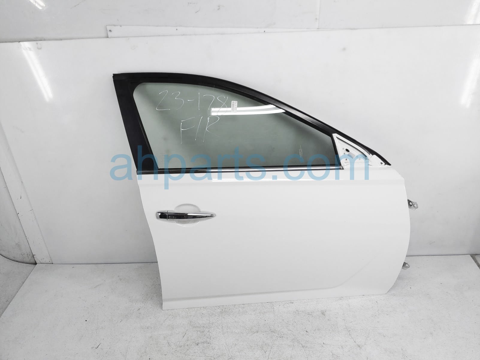 Sold 2019 Nissan Altima Front Passenger Door - White - No Mirror