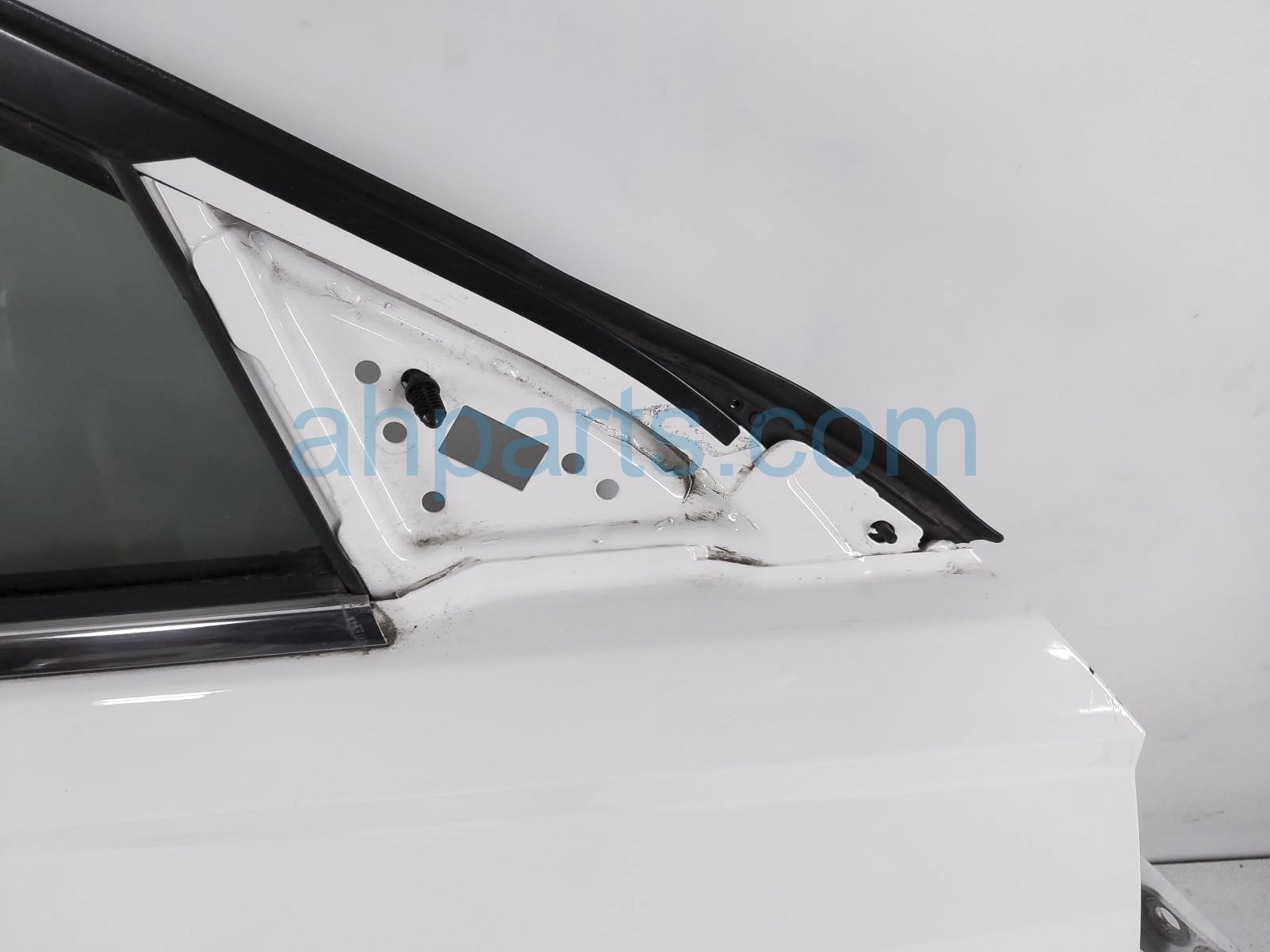 Sold 2019 Nissan Altima Front Passenger Door - White - No Mirror
