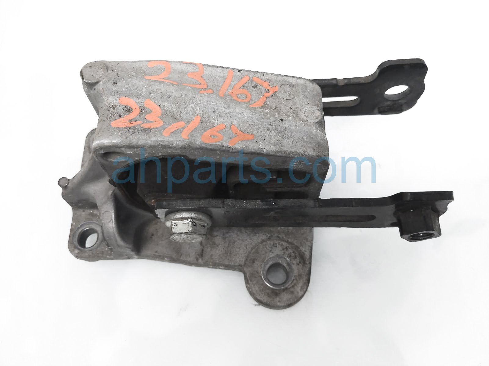 $50 Nissan REAR ENGINE MOUNT - 2.5L - SR $50 Nissan REAR ENGINE MOUNT - 2.5L - SR