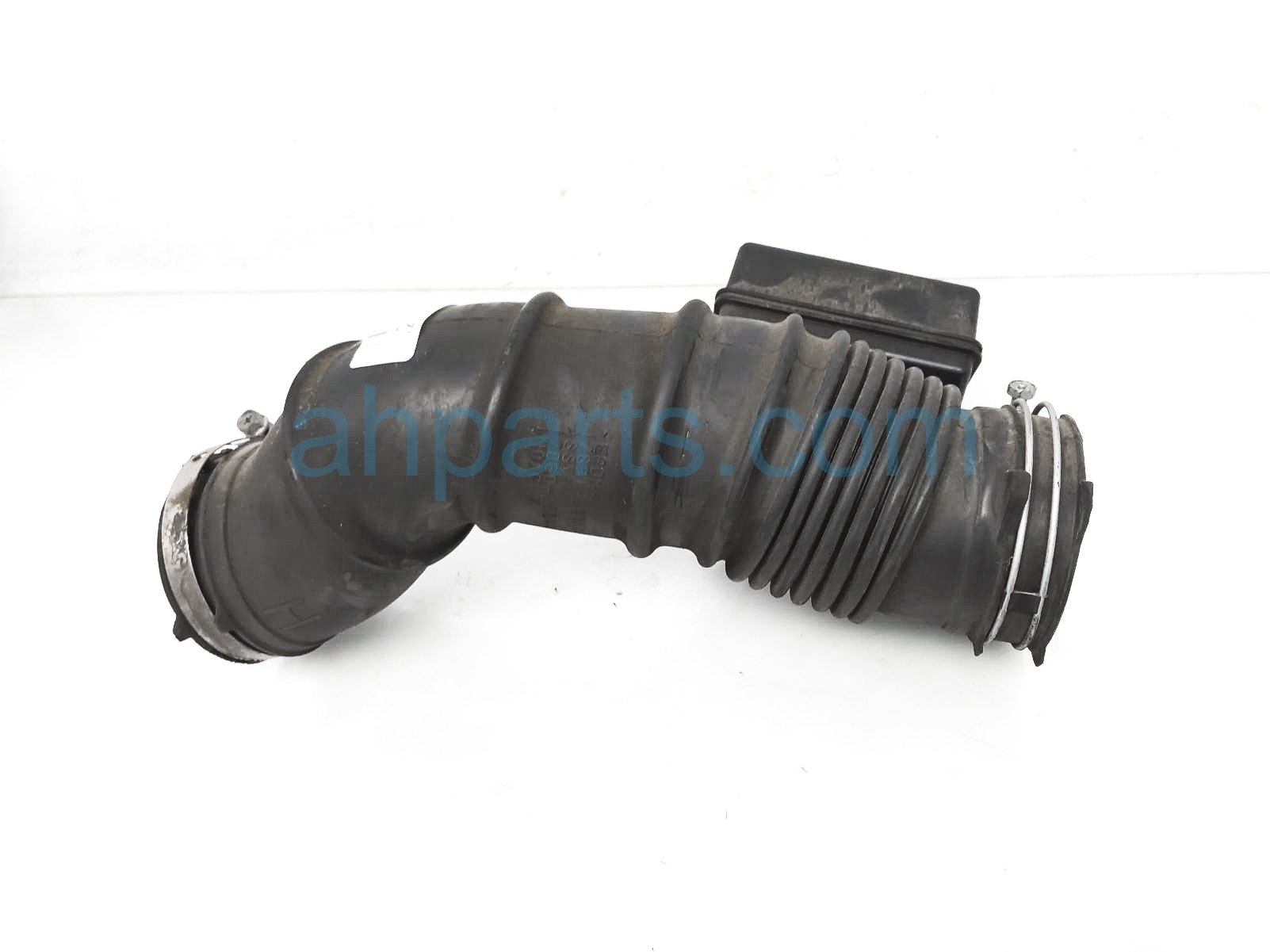 $50 Toyota ENGINE AIR INTAKE HOSE 2.5L AWD $50 Toyota ENGINE AIR INTAKE HOSE 2.5L AWD