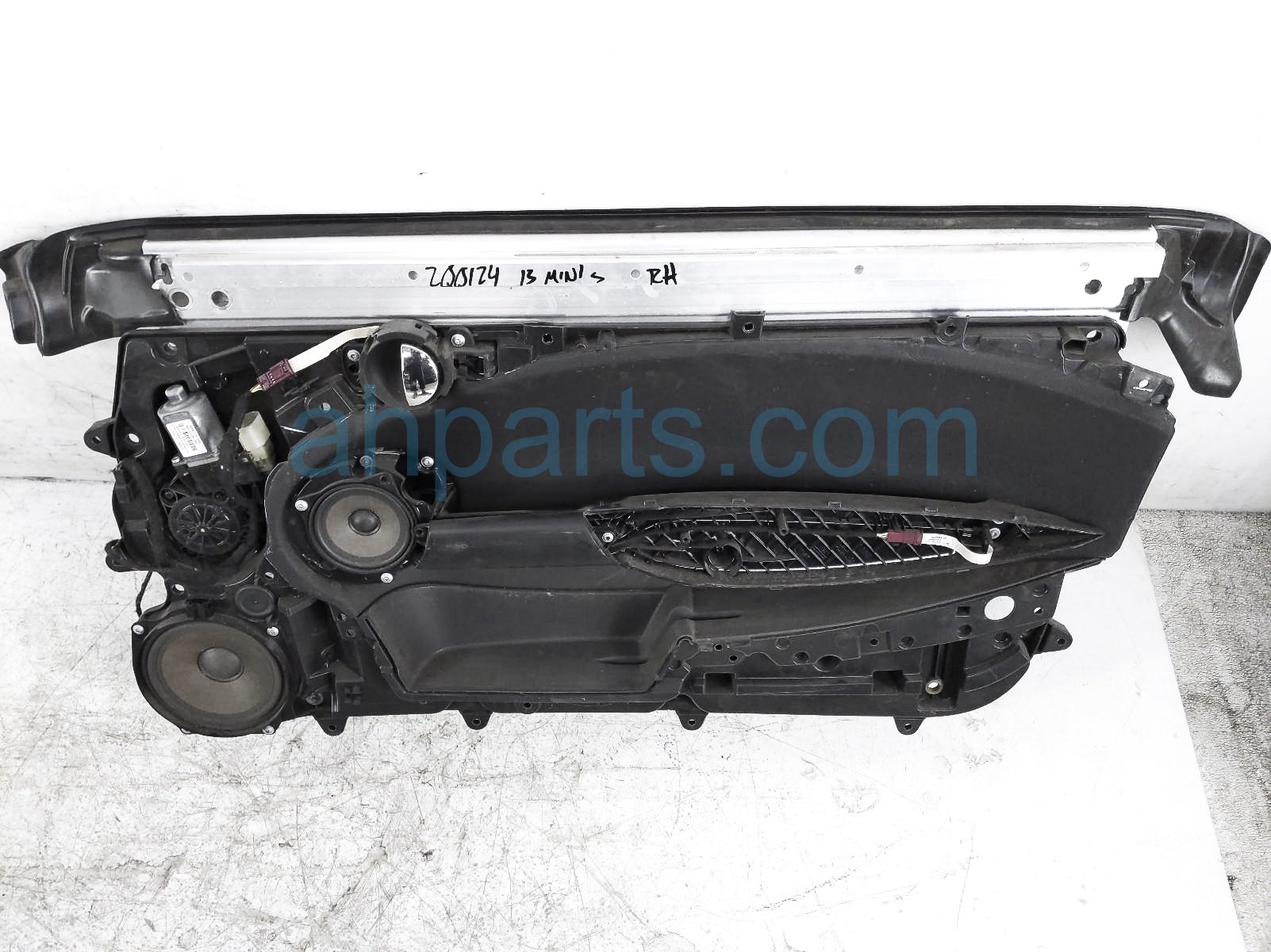 $50 BMW RH WINDOW REGULATOR + DOOR PANEL $50 BMW RH WINDOW REGULATOR + DOOR PANEL