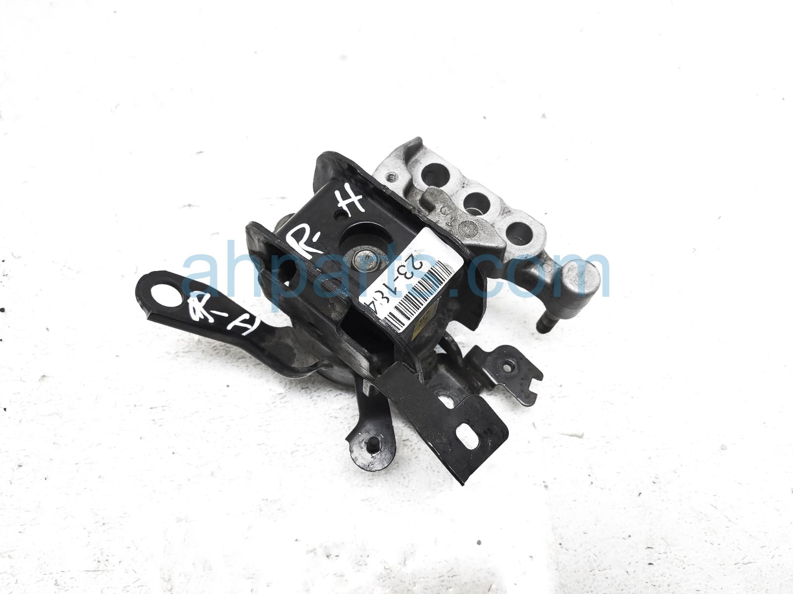 $55 Toyota FR/RH ENGINE MOUNT - 2.5L LE FWD $55 Toyota FR/RH ENGINE MOUNT - 2.5L LE FWD