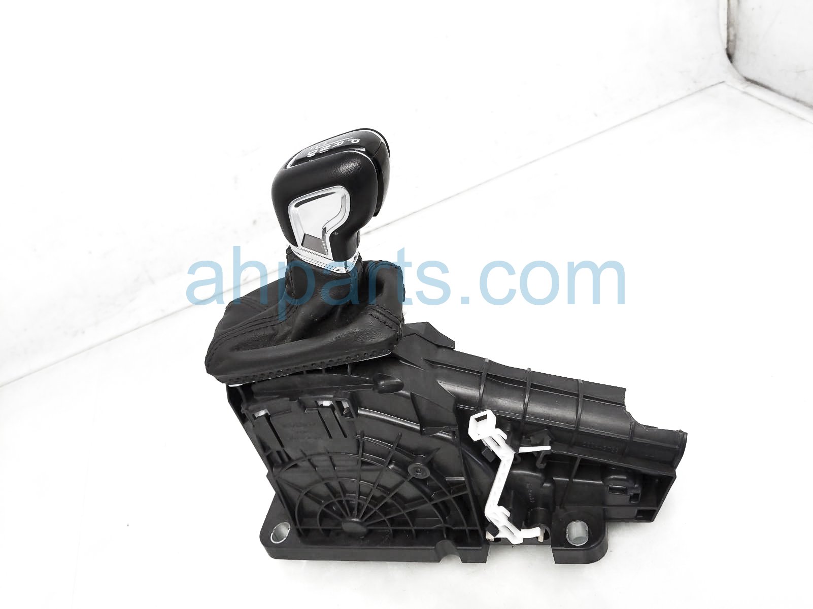 $100 Volvo AT FLOOR SHIFTER W/KNOB ASSY $100 Volvo AT FLOOR SHIFTER W/KNOB ASSY