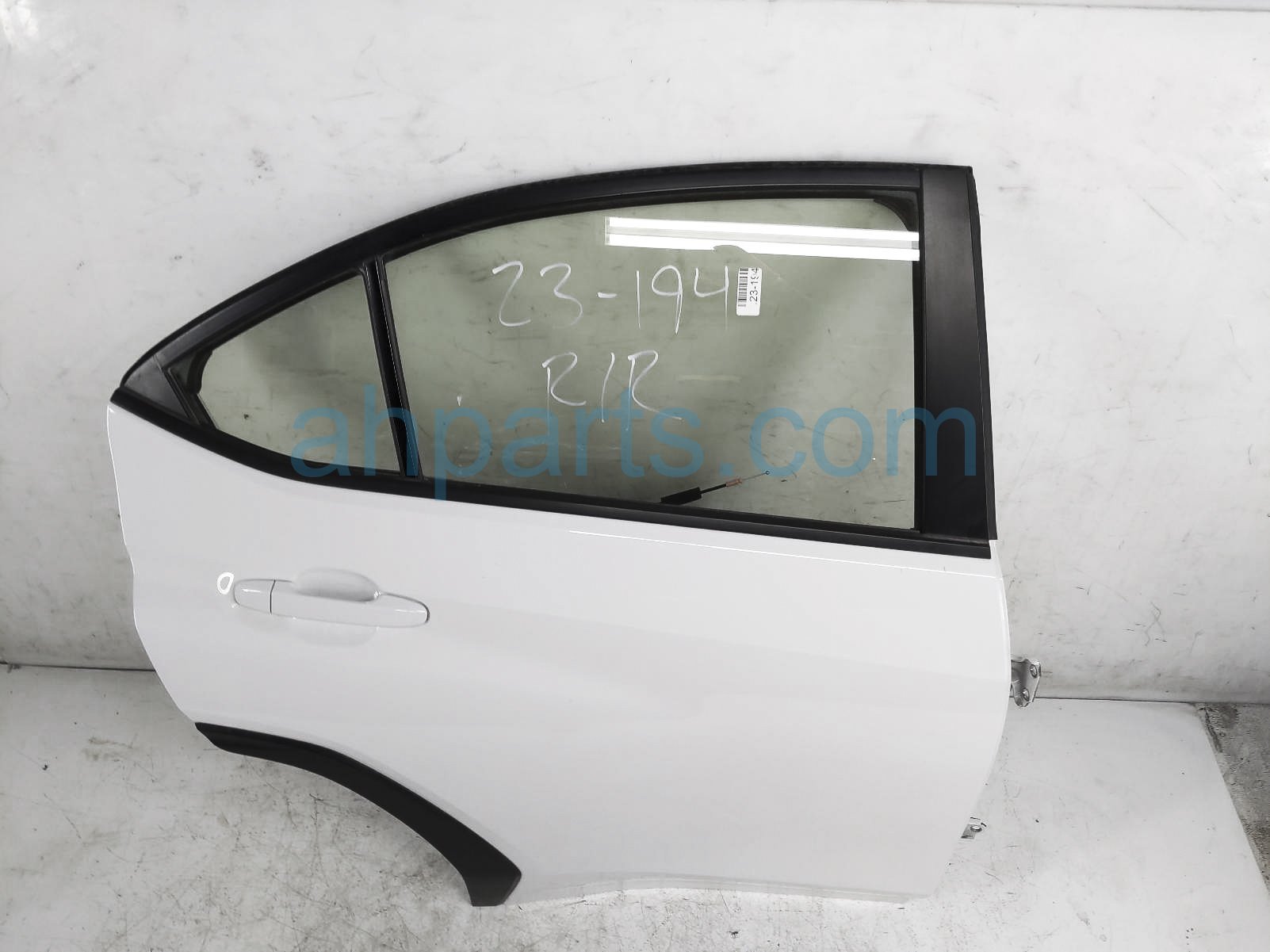 $750 Subaru RR/RH DOOR - WHITE - NO INSIDE TRIM