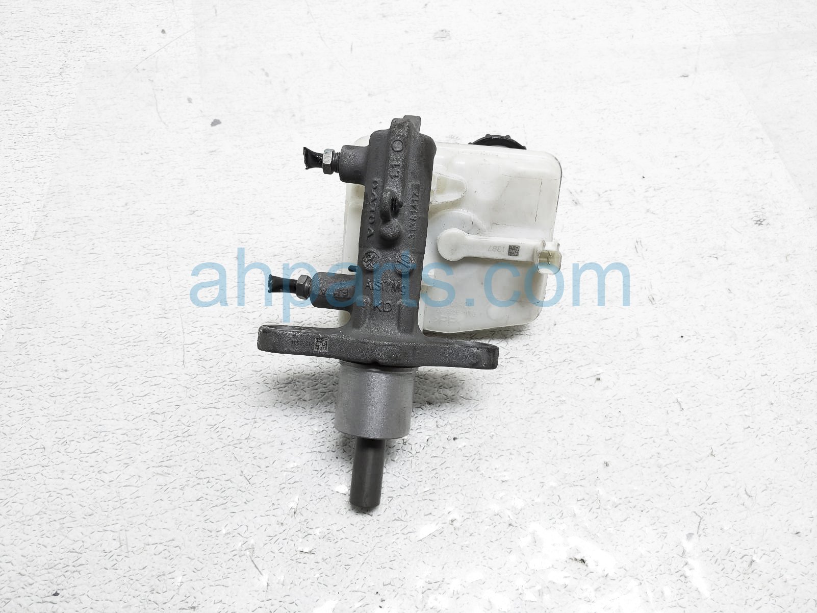 Sold 2018 Volvo S90 Brake Master Cylinder 2.0l 36012755 Replacement Sold 2018 Volvo S90 Brake Master Cylinder 2.0l 36012755 Replacement thumbnail