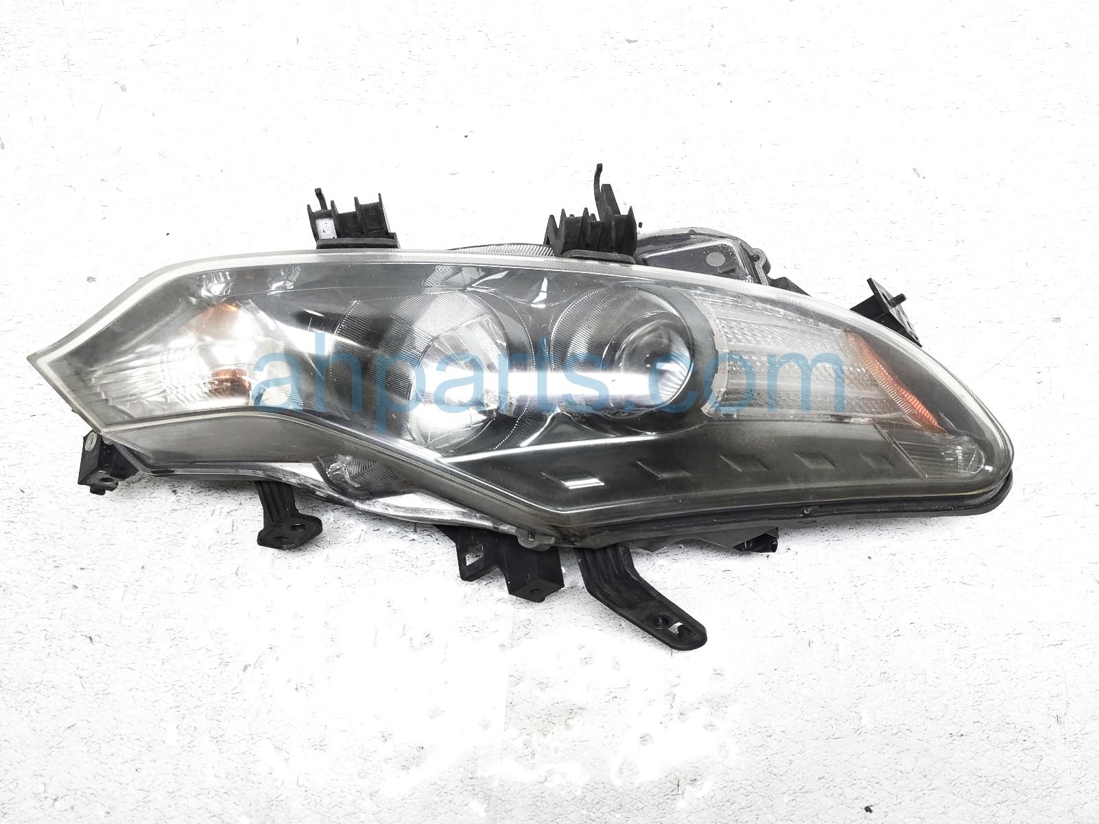 $69 Nissan RH HEADLAMP / LIGHT - NEEDS POLISH $69 Nissan RH HEADLAMP / LIGHT - NEEDS POLISH