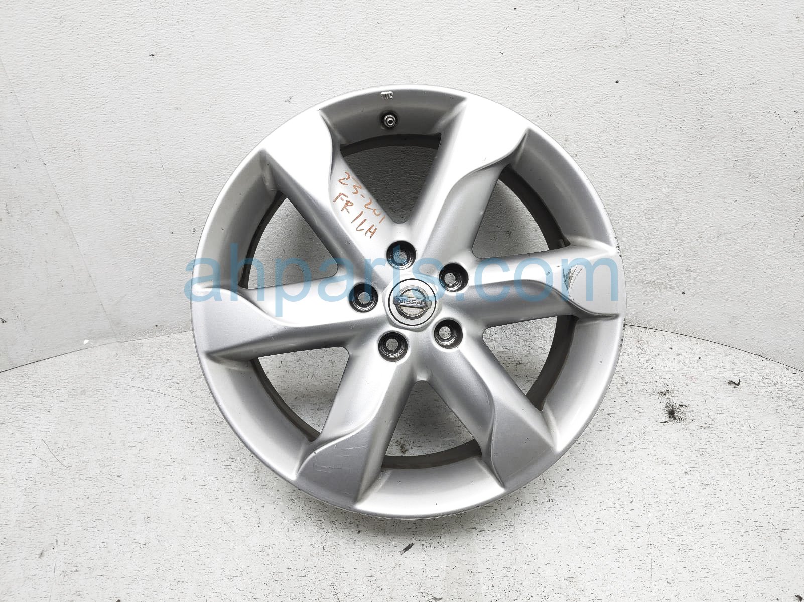 $95 Nissan FR/LH WHEEL / RIM - SCUFFS $95 Nissan FR/LH WHEEL / RIM - SCUFFS
