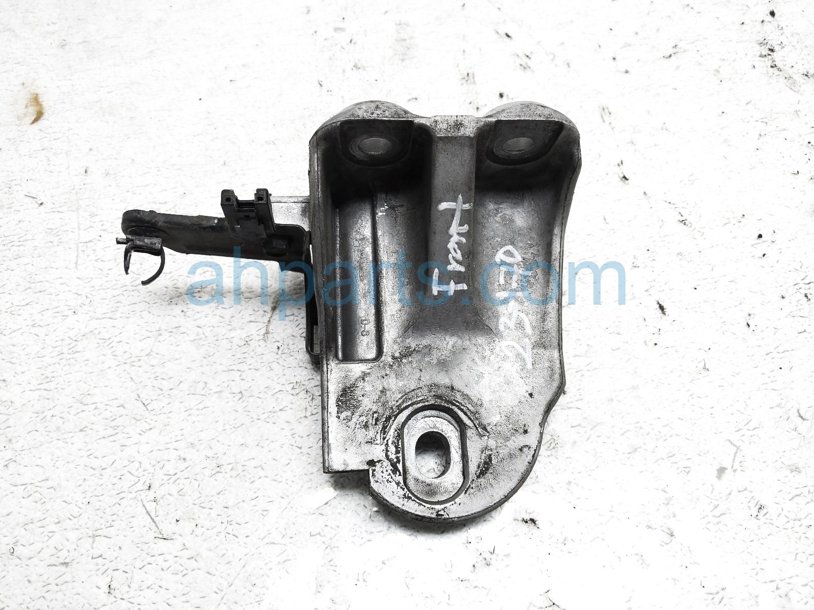 $15 Nissan FRONT ENGINE MOUNT BRACKET - 3.5L $15 Nissan FRONT ENGINE MOUNT BRACKET - 3.5L