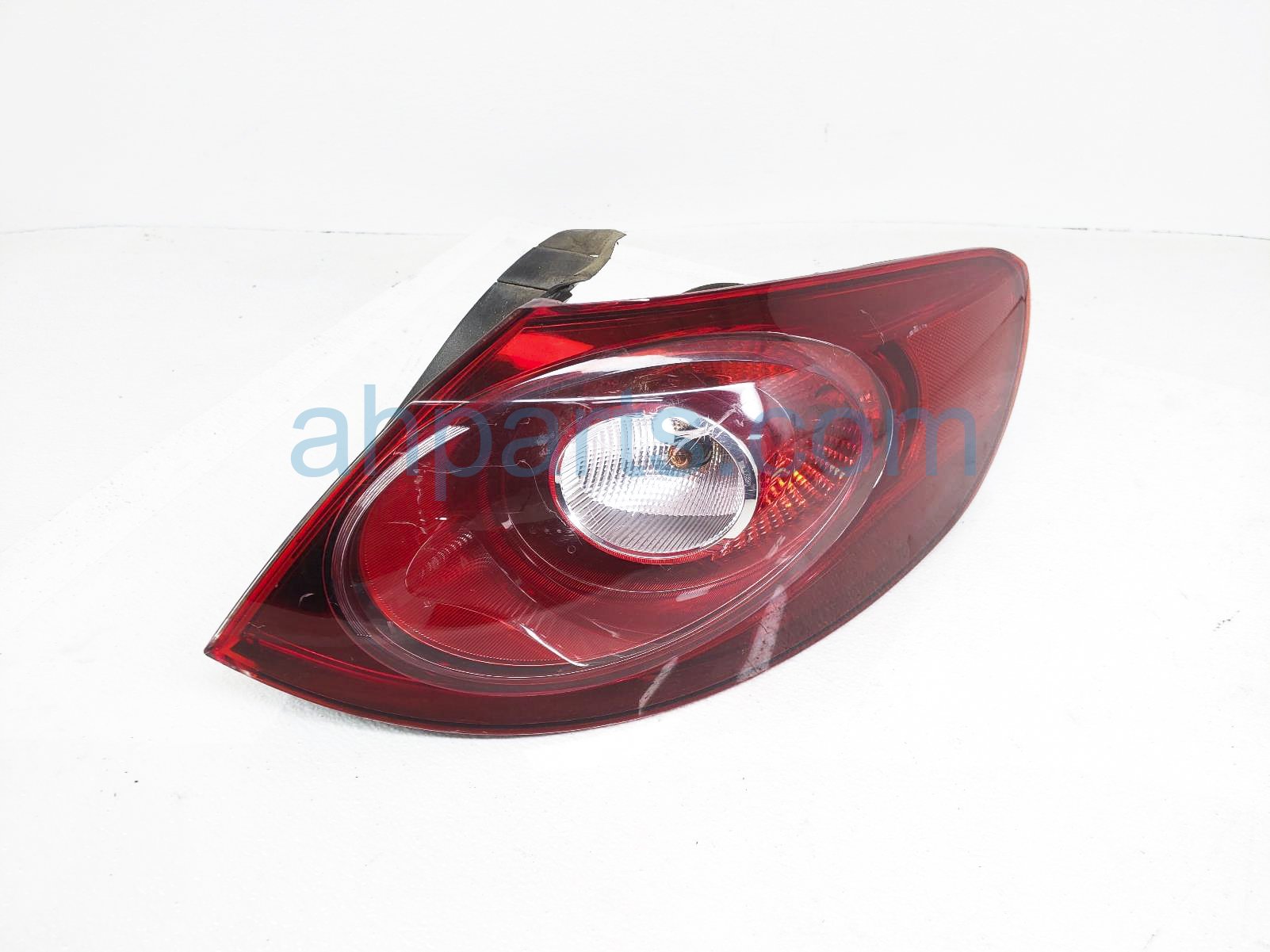 $75 Volkswagen RH TAIL LAMP  (ON BODY) - NOTES