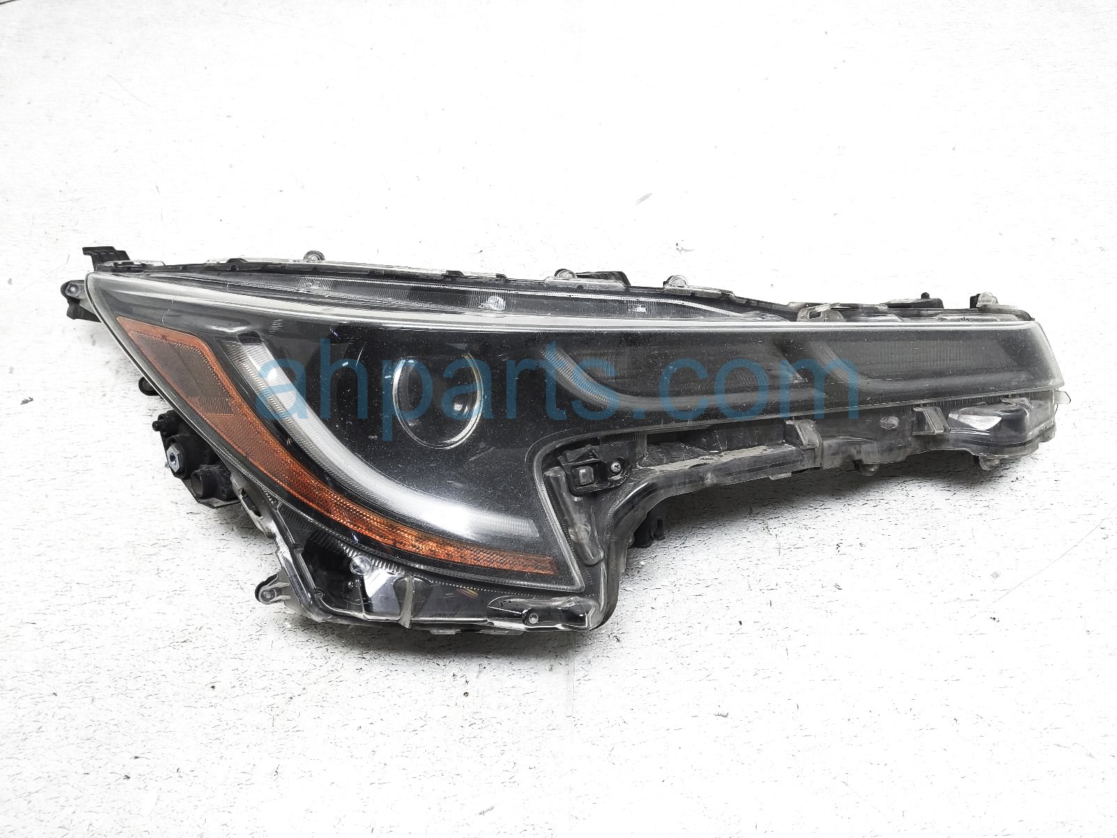 $499 Toyota RH HEADLAMP / LIGHT - NEEDS POLISH $499 Toyota RH HEADLAMP / LIGHT - NEEDS POLISH
