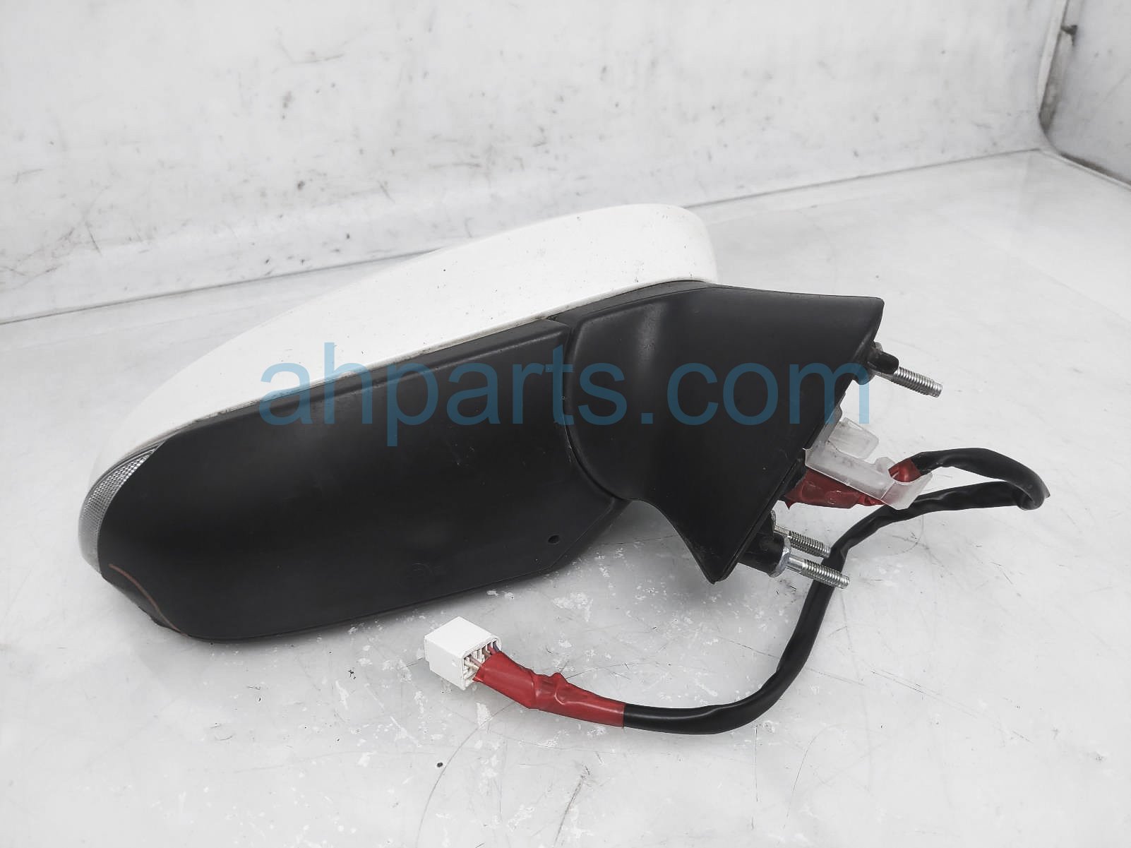 $135 Toyota RH SIDE VIEW MIRROR - WHITE - * $135 Toyota RH SIDE VIEW MIRROR - WHITE - *