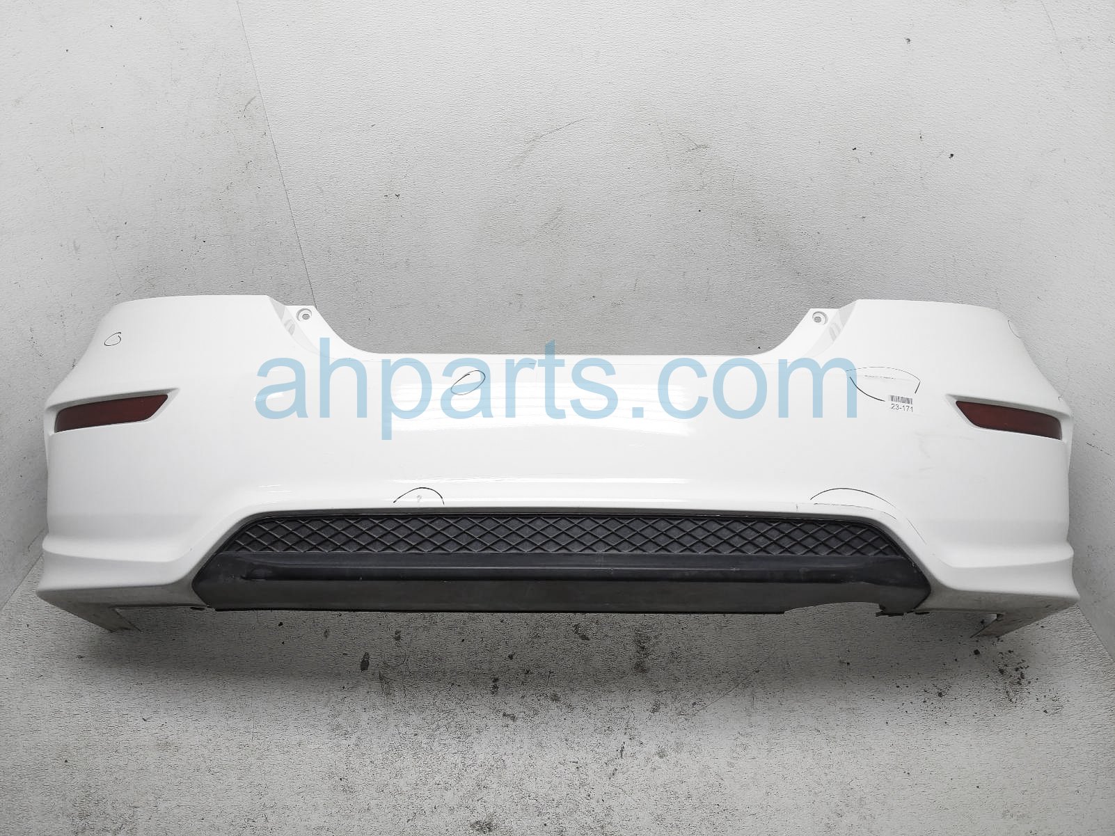 $200 Honda REAR BUMPER COVER - WHITE - NOTES $200 Honda REAR BUMPER COVER - WHITE - NOTES