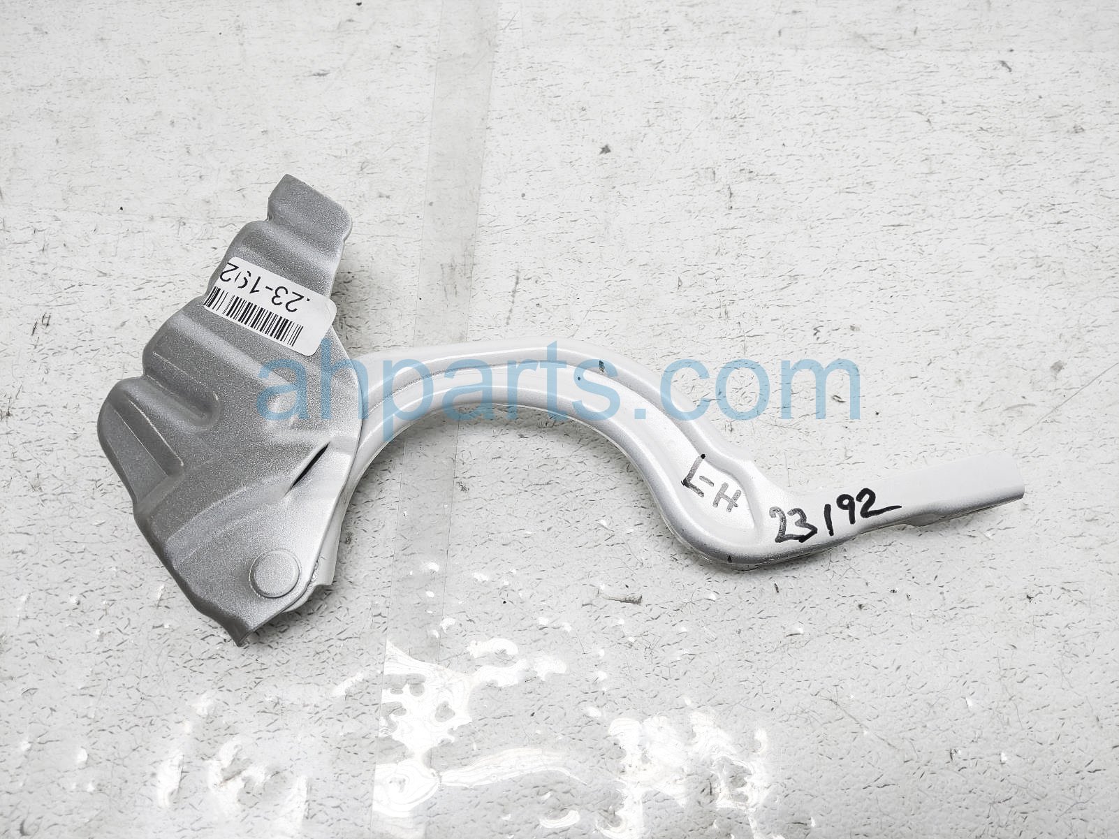 $25 Hyundai LH HOOD HINGE - WHITE $25 Hyundai LH HOOD HINGE - WHITE