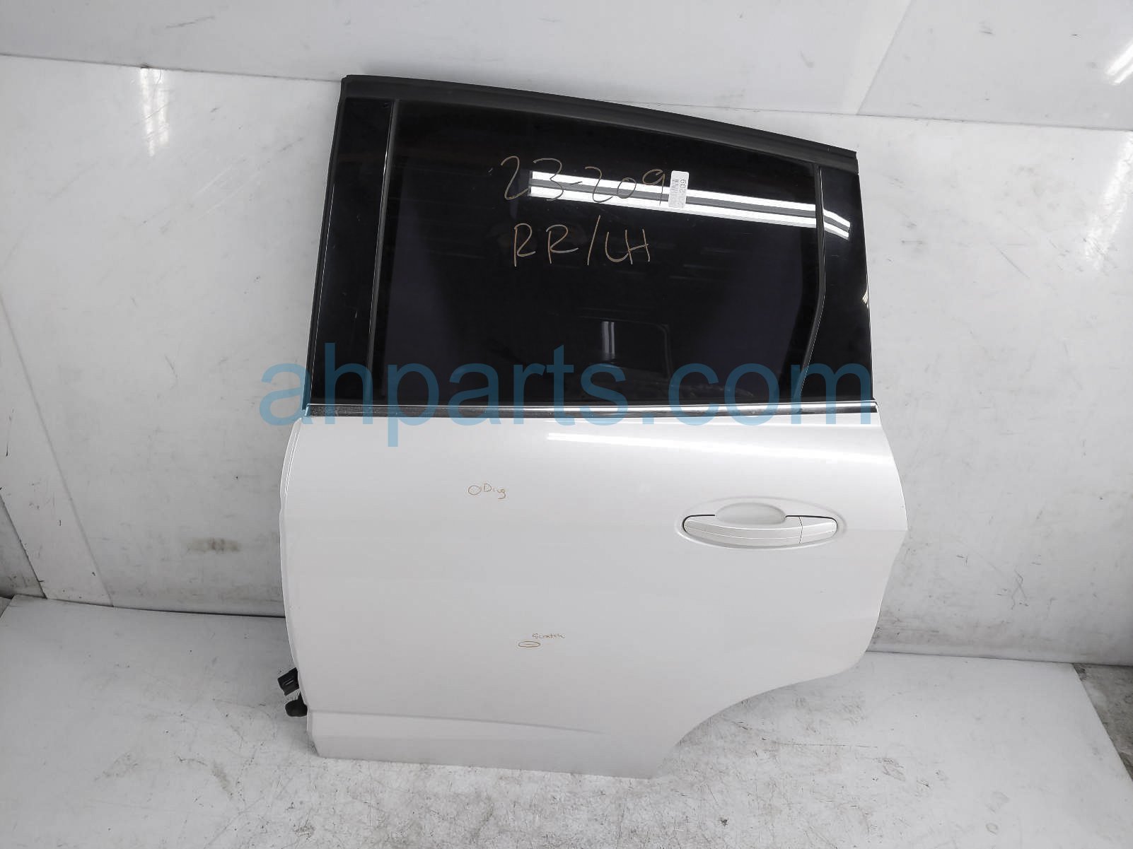 $199 Ford RR/LH DOOR - WHITE - NO INSIDE TRIM* $199 Ford RR/LH DOOR - WHITE - NO INSIDE TRIM*