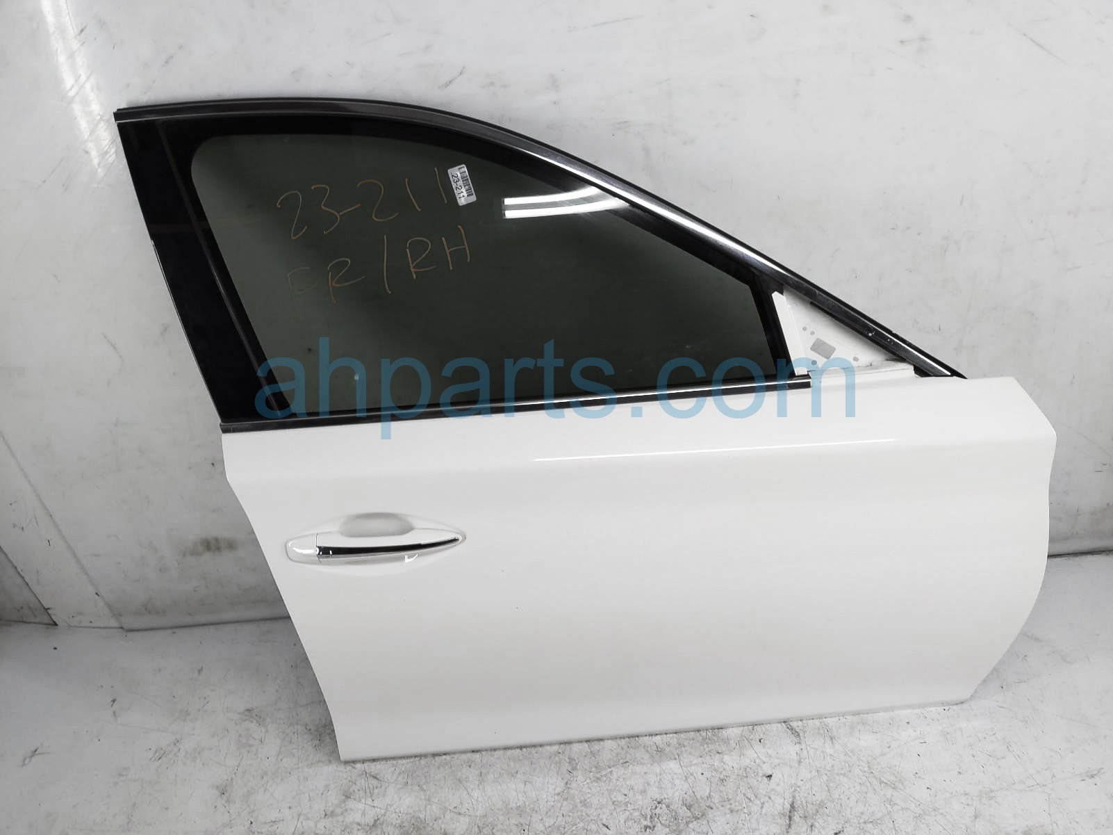 $445 Infiniti FR/RH DOOR - WHITE - NO MIRROR/TRIM $445 Infiniti FR/RH DOOR - WHITE - NO MIRROR/TRIM