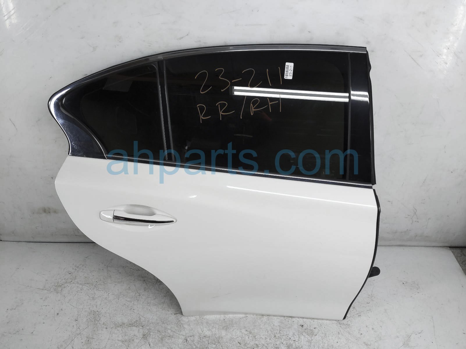 $399 Infiniti RR/RH DOOR - WHITE - NO INSIDE TRIM $399 Infiniti RR/RH DOOR - WHITE - NO INSIDE TRIM