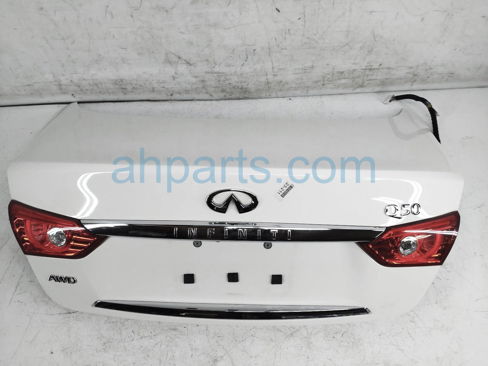 $299 Infiniti TRUNK / DECKLID - WHITE - QAW $299 Infiniti TRUNK / DECKLID - WHITE - QAW