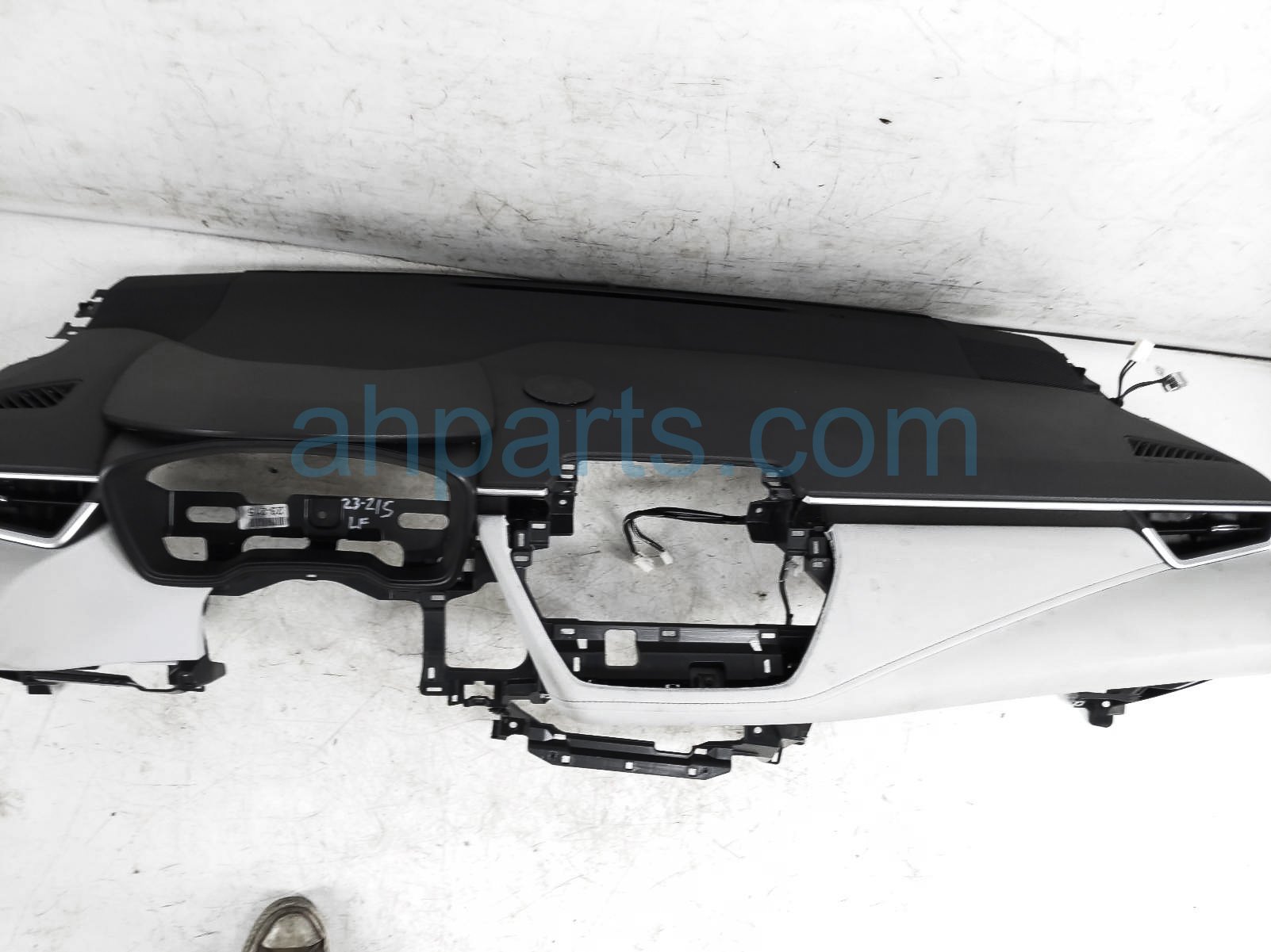 $275 Toyota DASHBOARD W/ AIRBAG - SE - SDN $275 Toyota DASHBOARD W/ AIRBAG - SE - SDN