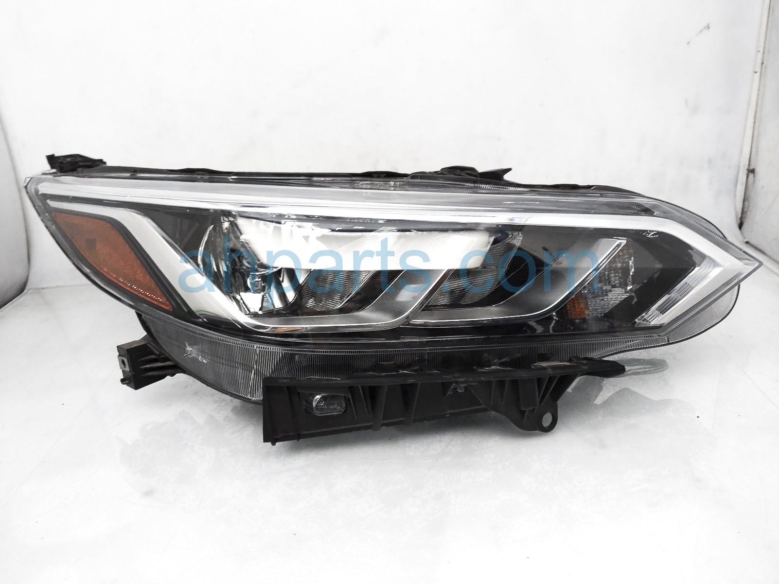 $315 Nissan RH HEADLAMP / LIGHT ASSY $315 Nissan RH HEADLAMP / LIGHT ASSY