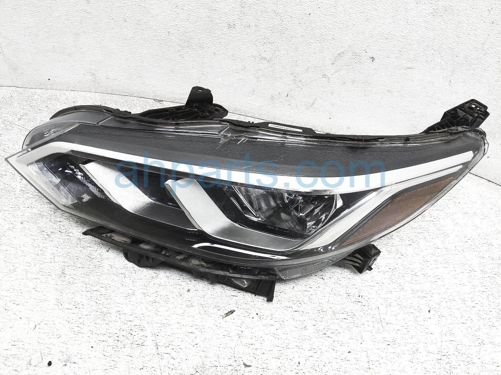 $225 Nissan LH HEADLAMP / LIGHT - NOTES $225 Nissan LH HEADLAMP / LIGHT - NOTES
