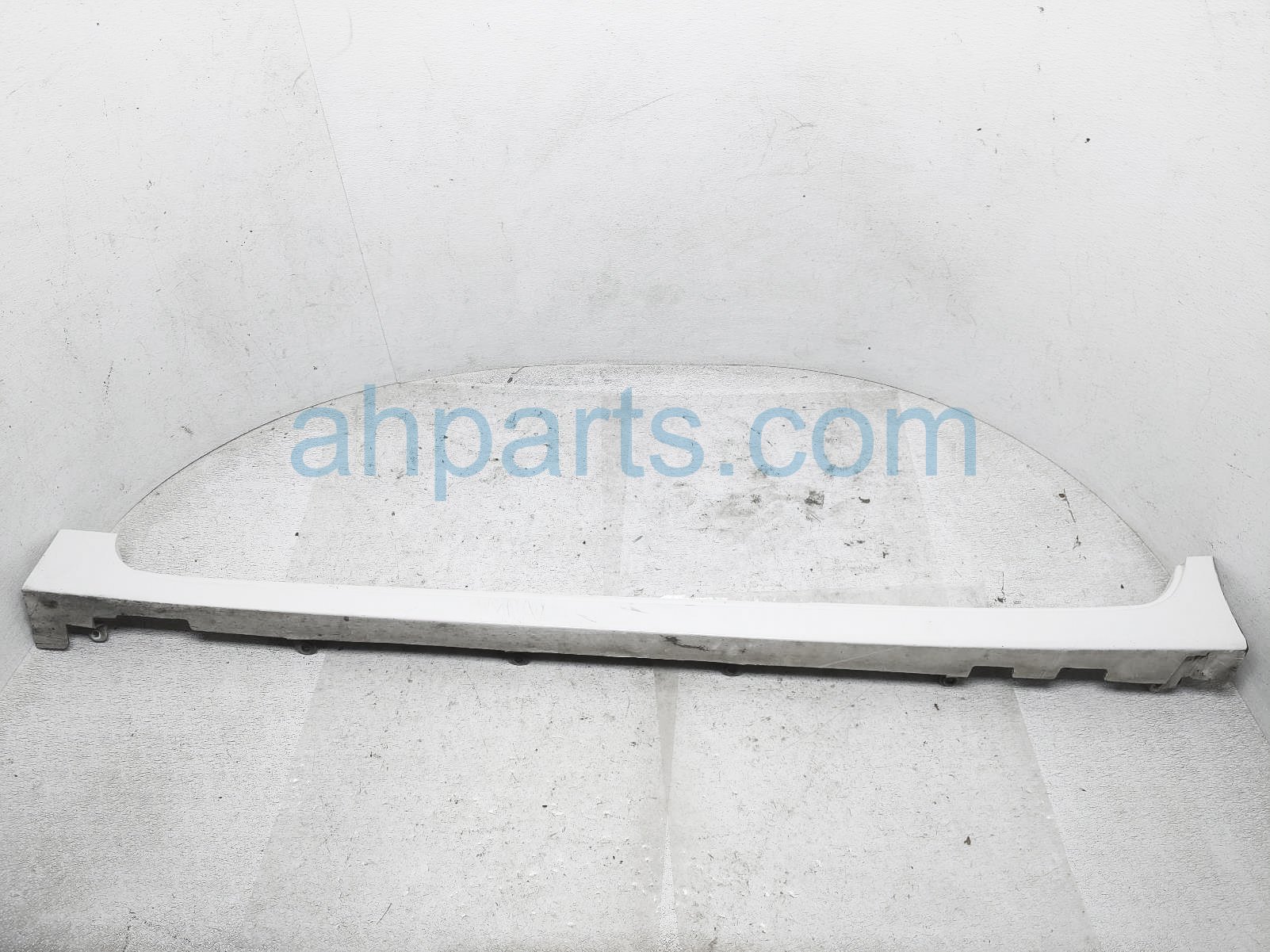 $195 Nissan LH SIDE SKIRT / MOLDING - WHITE $195 Nissan LH SIDE SKIRT / MOLDING - WHITE