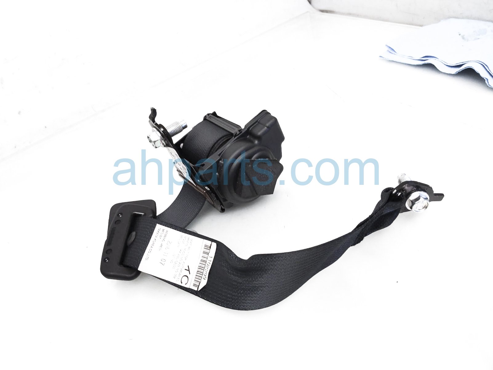 $29 Infiniti REAR MIDDLE SEAT BELT - BLACK $29 Infiniti REAR MIDDLE SEAT BELT - BLACK