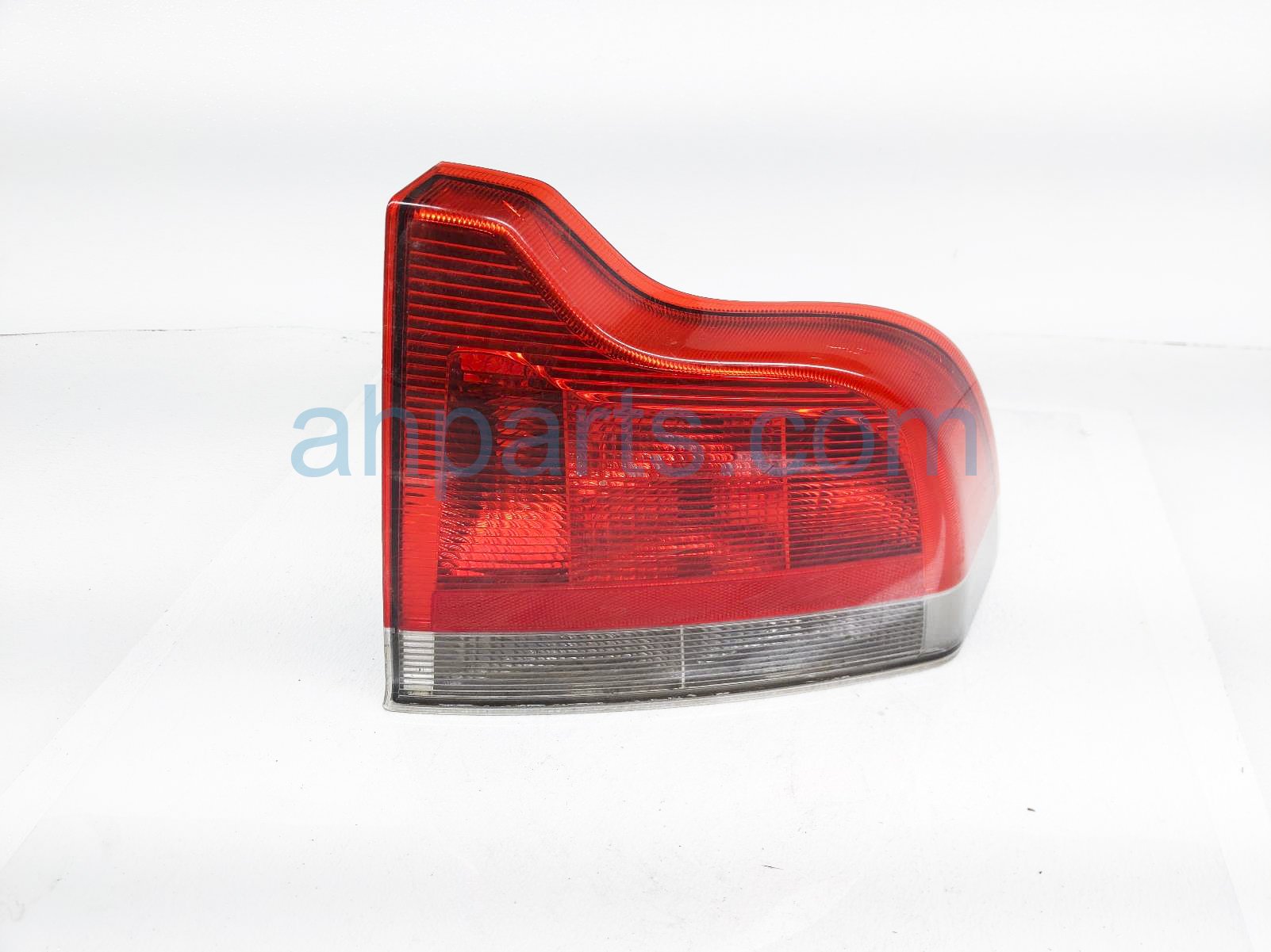 $75 Volvo RH TAIL LAMP / LIGHT (ON BODY) $75 Volvo RH TAIL LAMP / LIGHT (ON BODY)